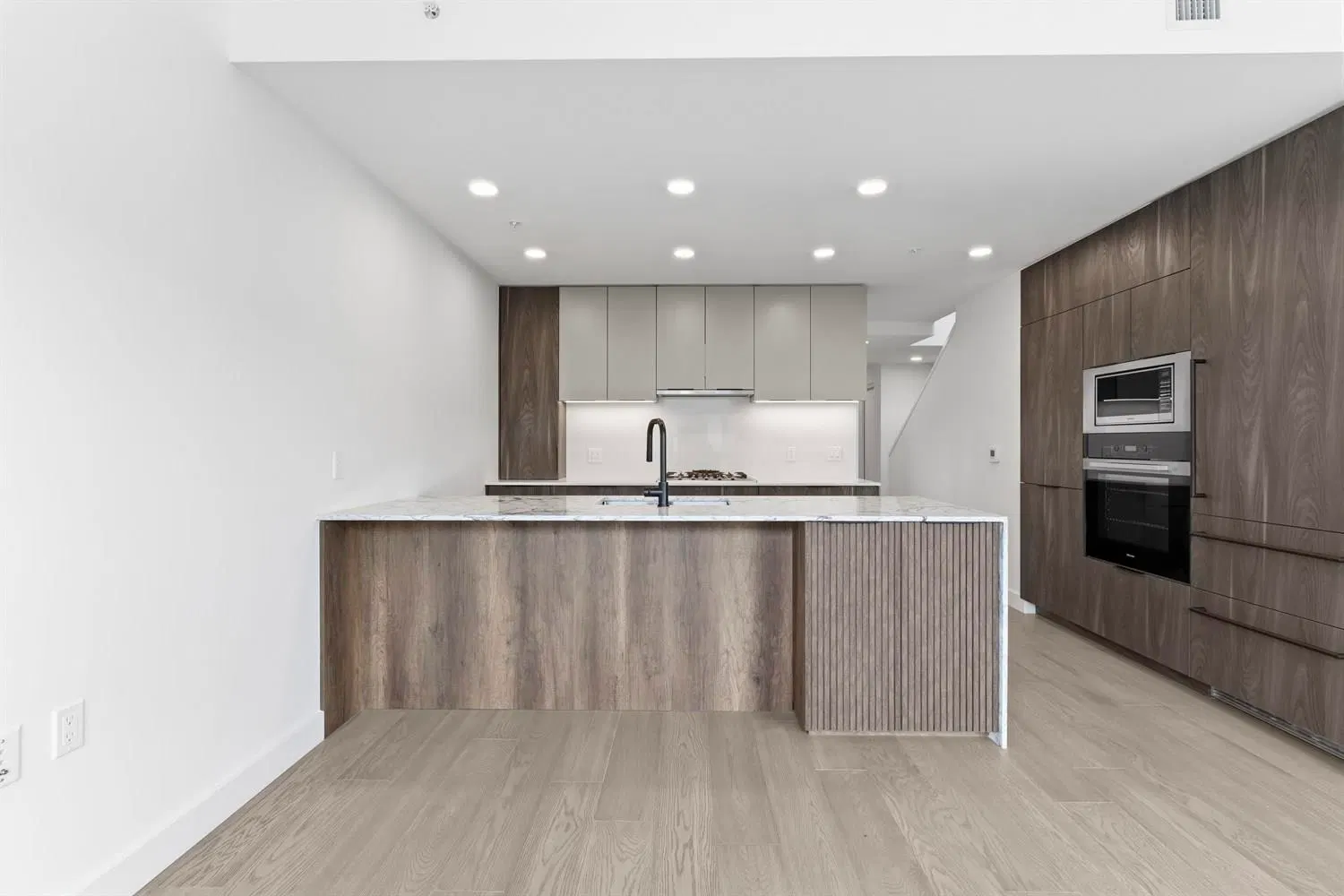 Photo 5 of 26 at #305 – 3590 W 39th Avenue