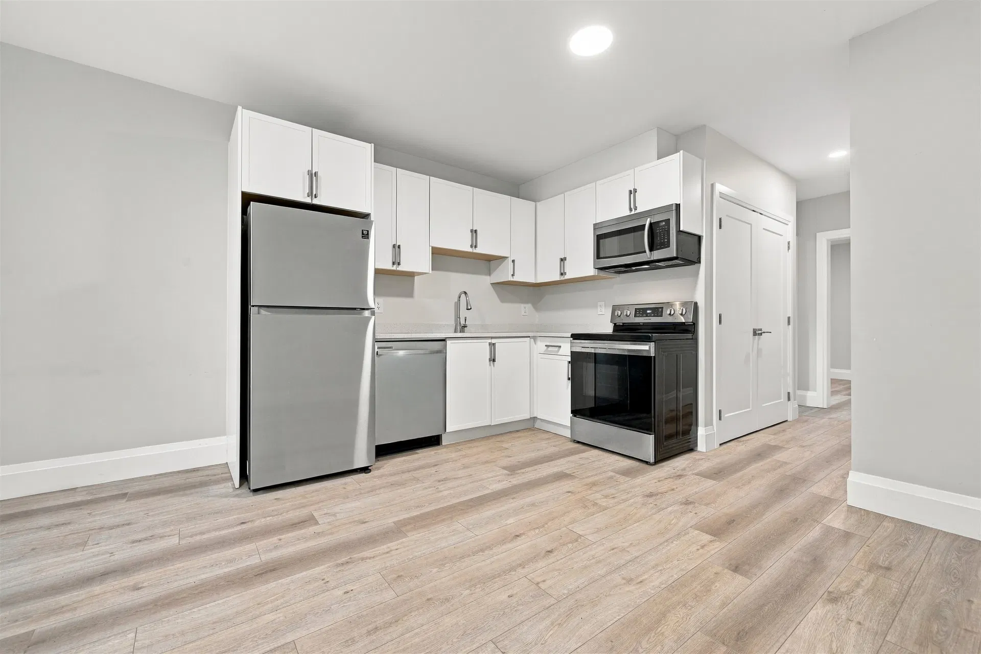 Photo 3 of 18 at 16539 8th Avenue