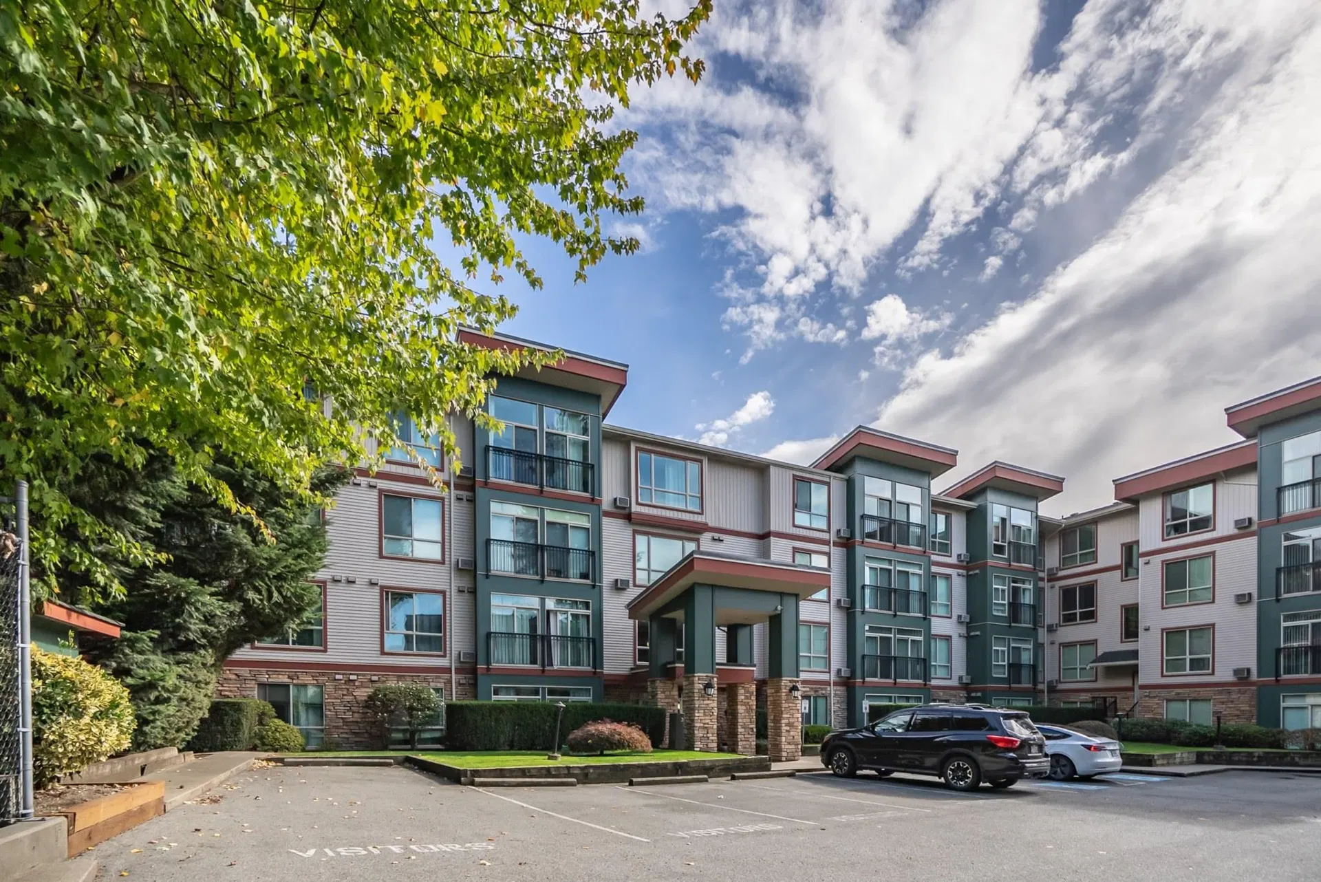 Photo 2 of 35 at #207 – 33485 South Fraser Way