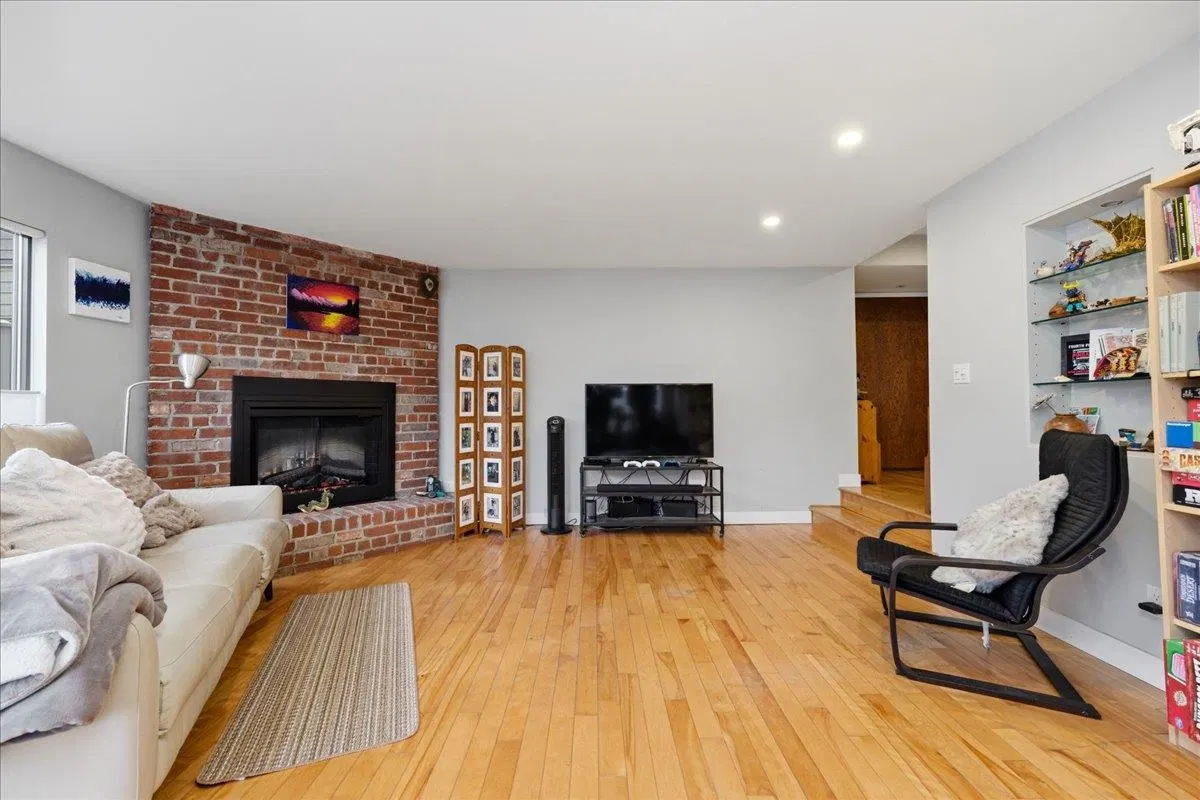 Photo 4 of 17 at #101 – 1005 W 7th Avenue