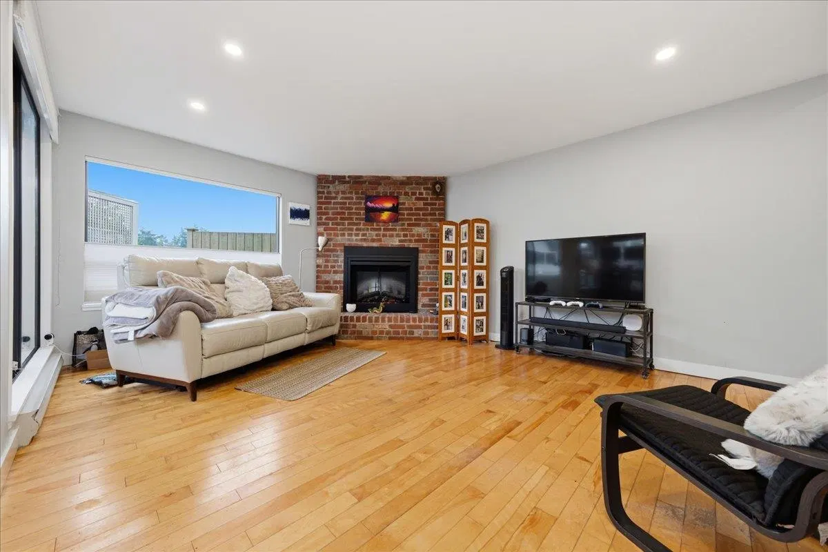 Photo 5 of 17 at #101 – 1005 W 7th Avenue
