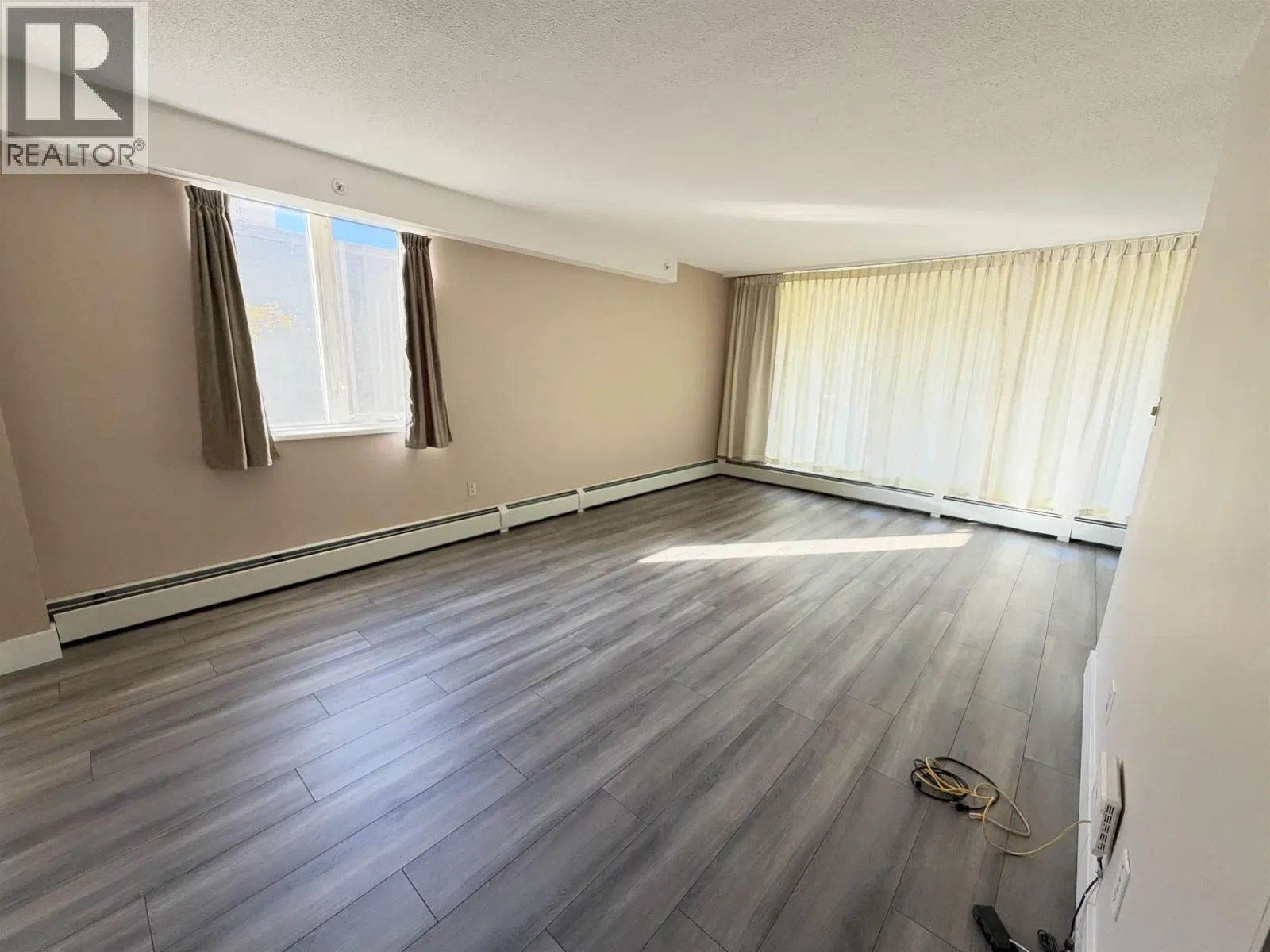 #308 – 1501 QUEENSWAY