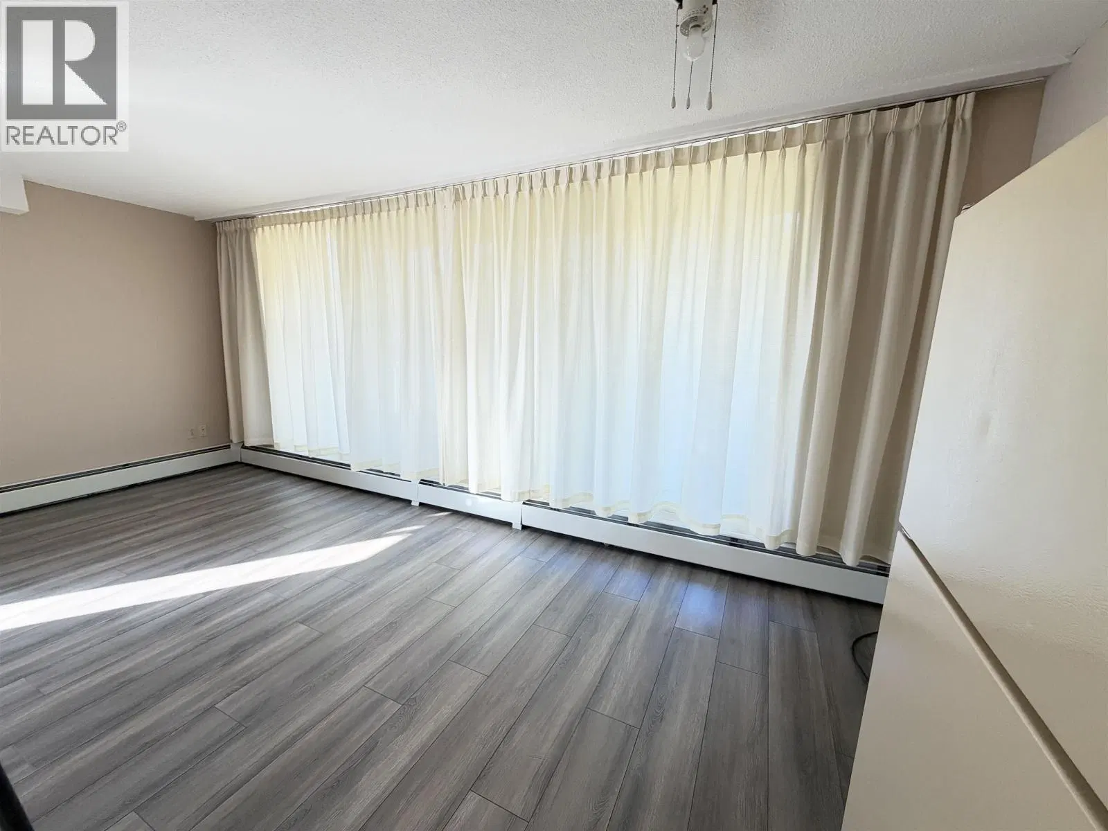 Photo 2 of 13 at #308 – 1501 QUEENSWAY