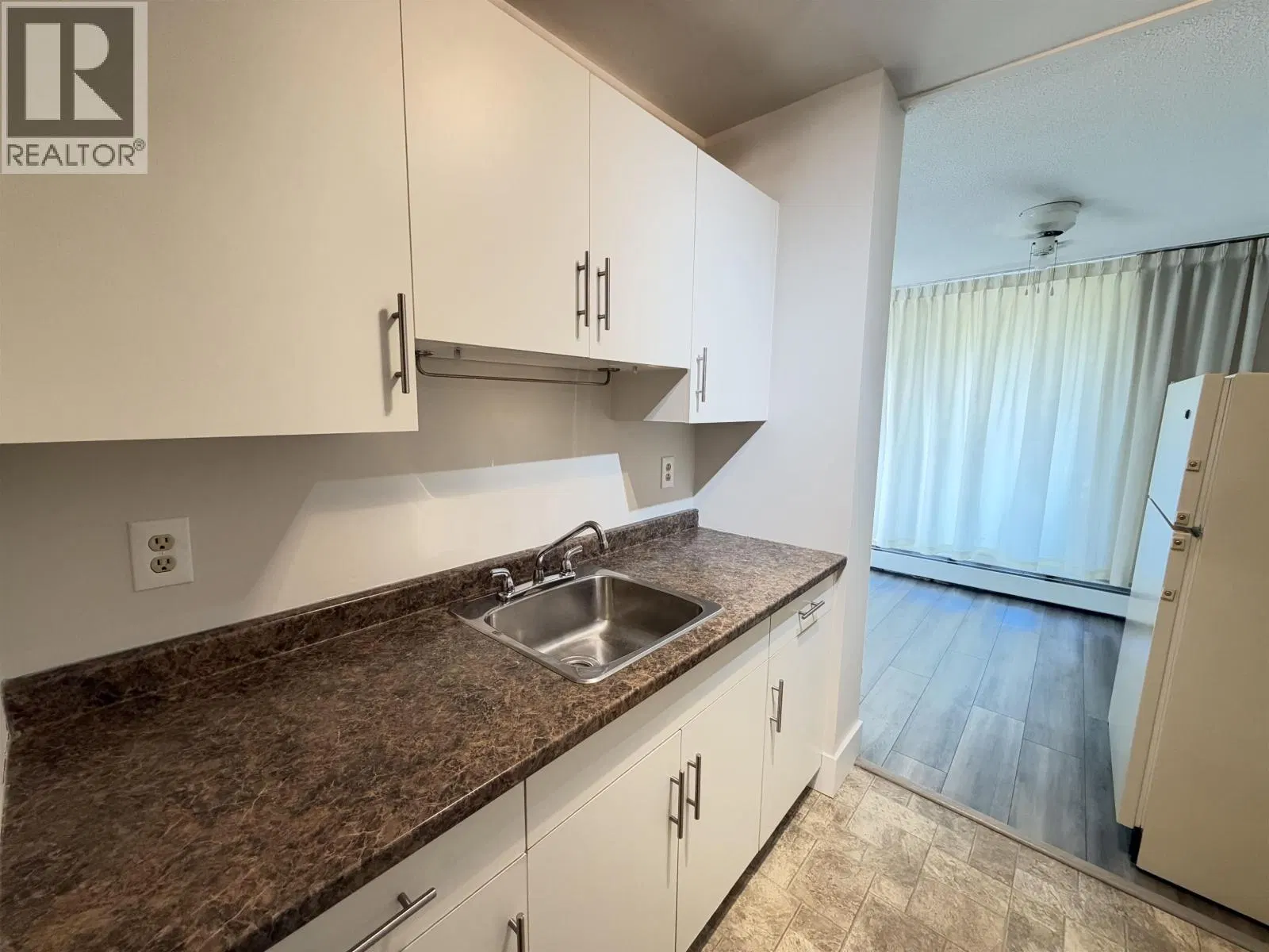 Photo 3 of 13 at #308 – 1501 QUEENSWAY