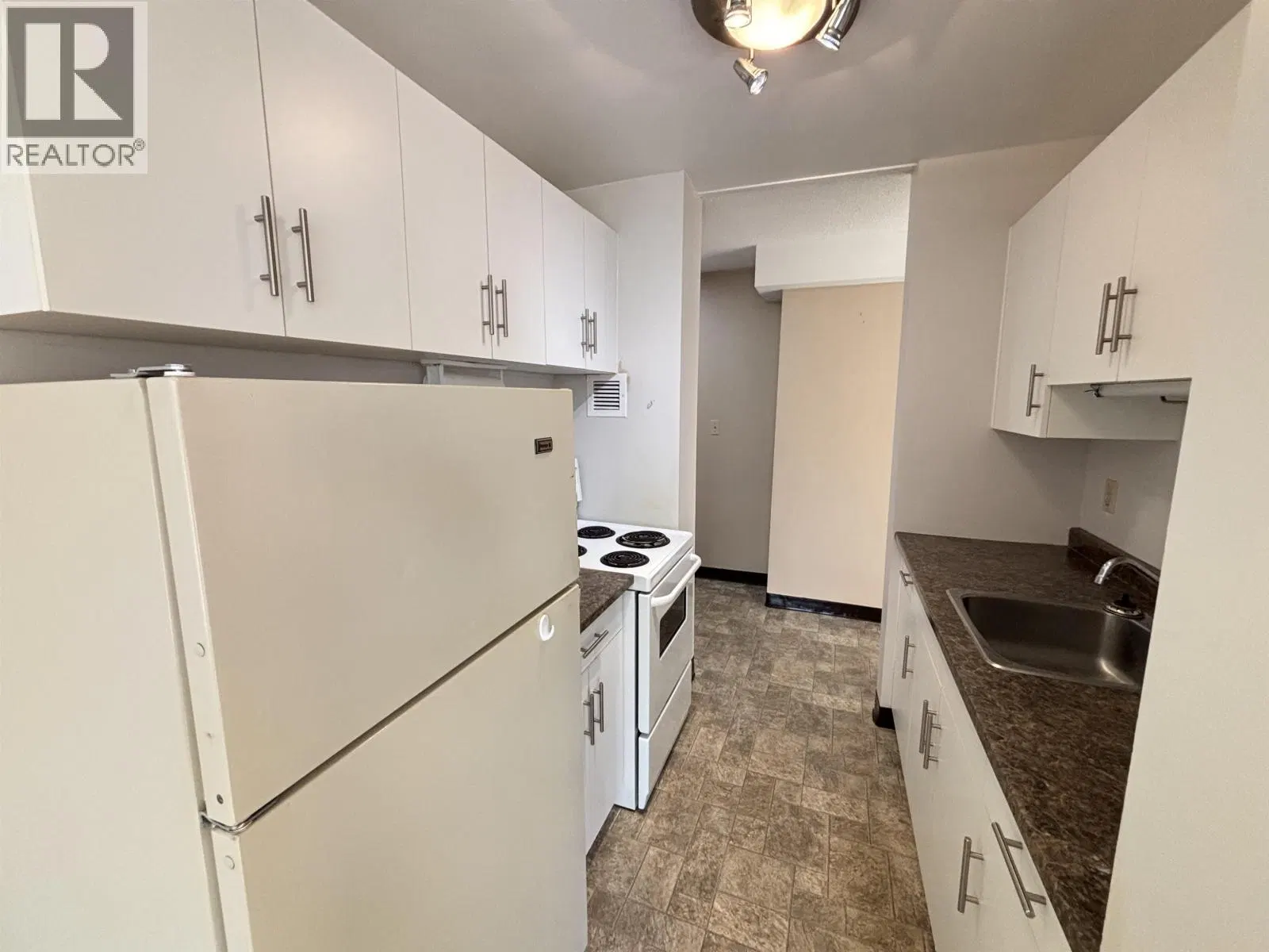 Photo 5 of 13 at #308 – 1501 QUEENSWAY