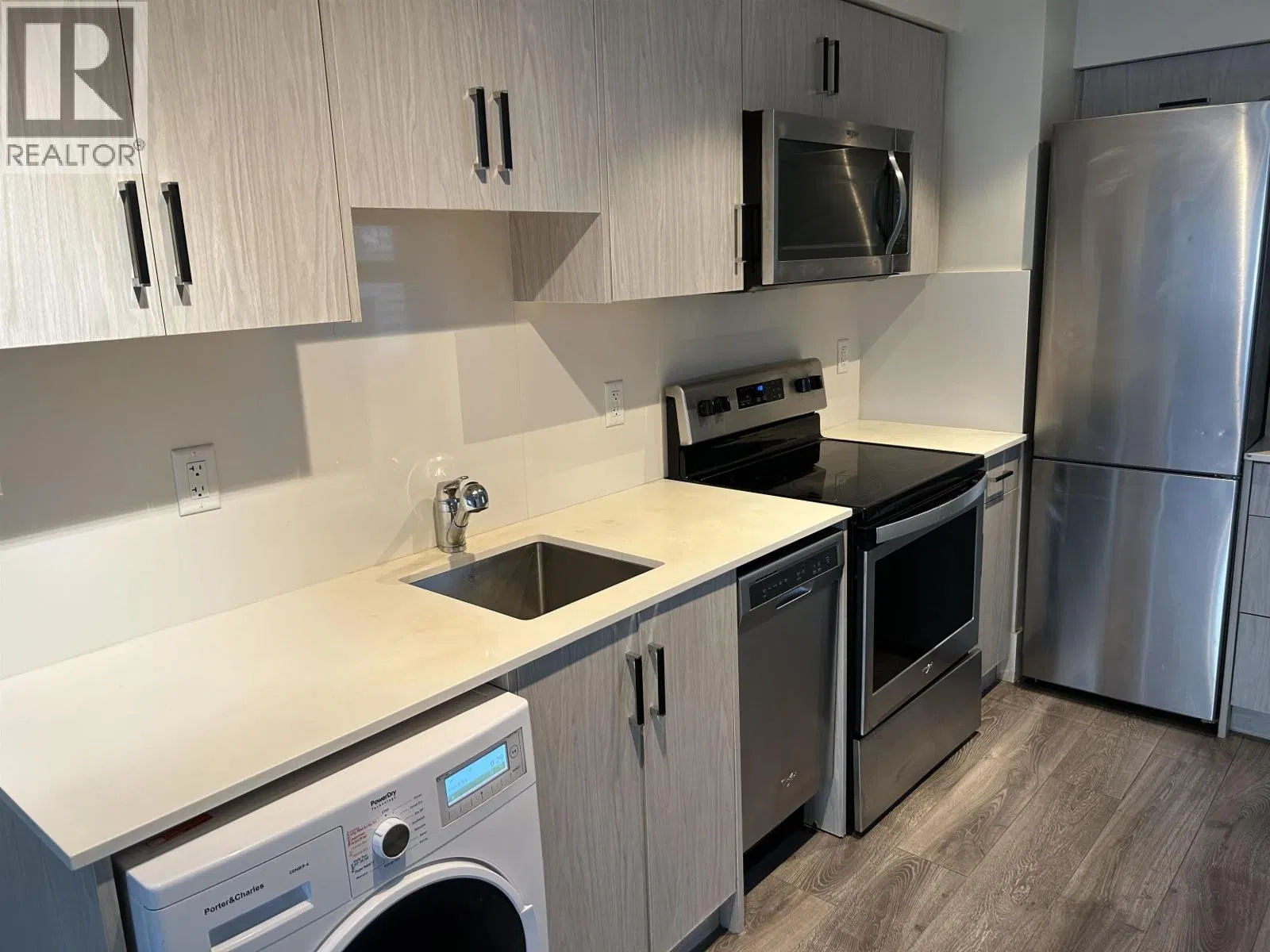 Photo 2 of 4 at 8687 SELKIRK Street