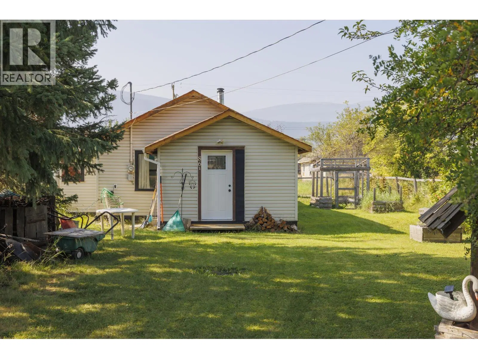 Photo 2 of 36 at 861 2ND Avenue