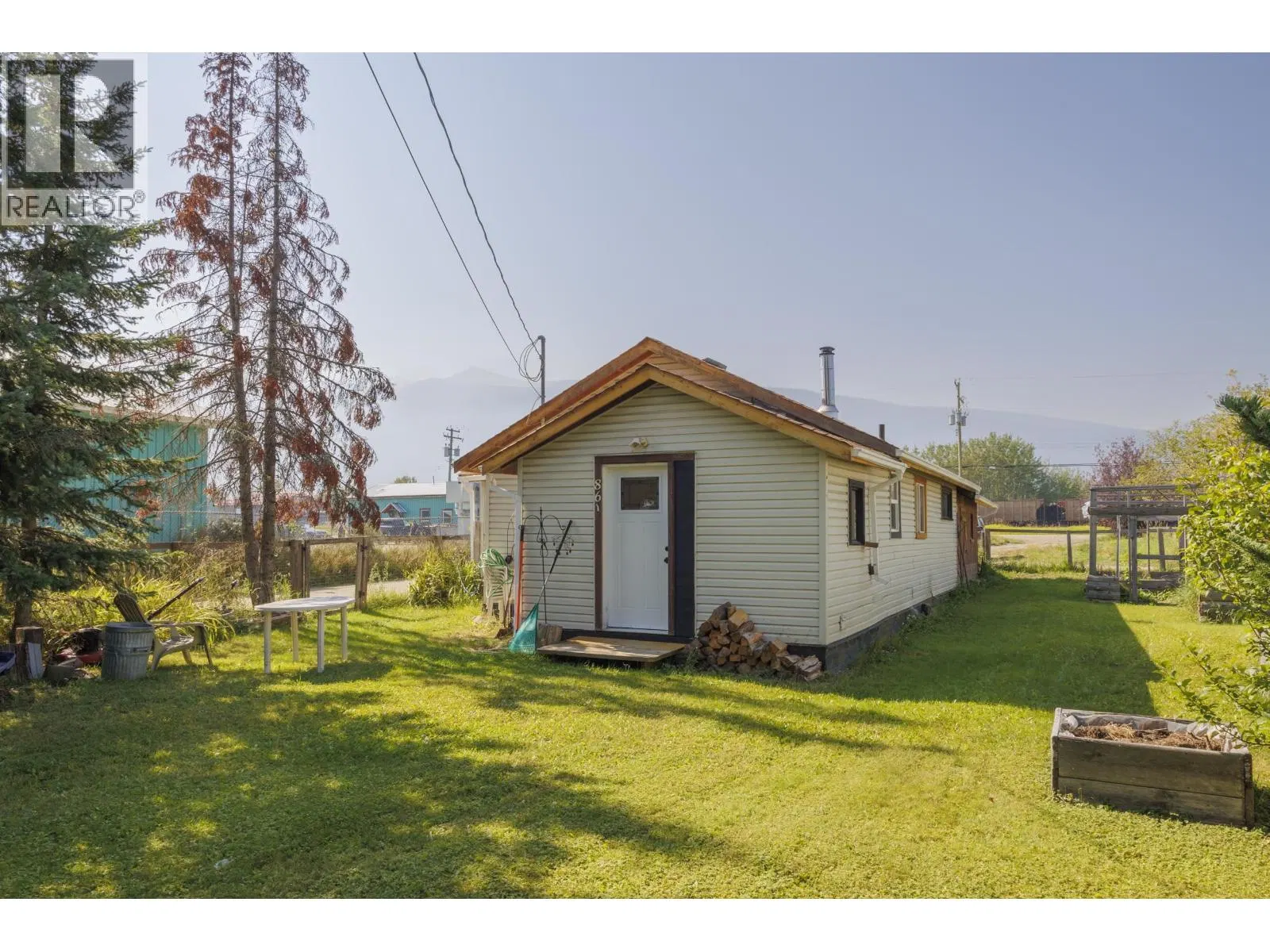Photo 3 of 36 at 861 2ND Avenue