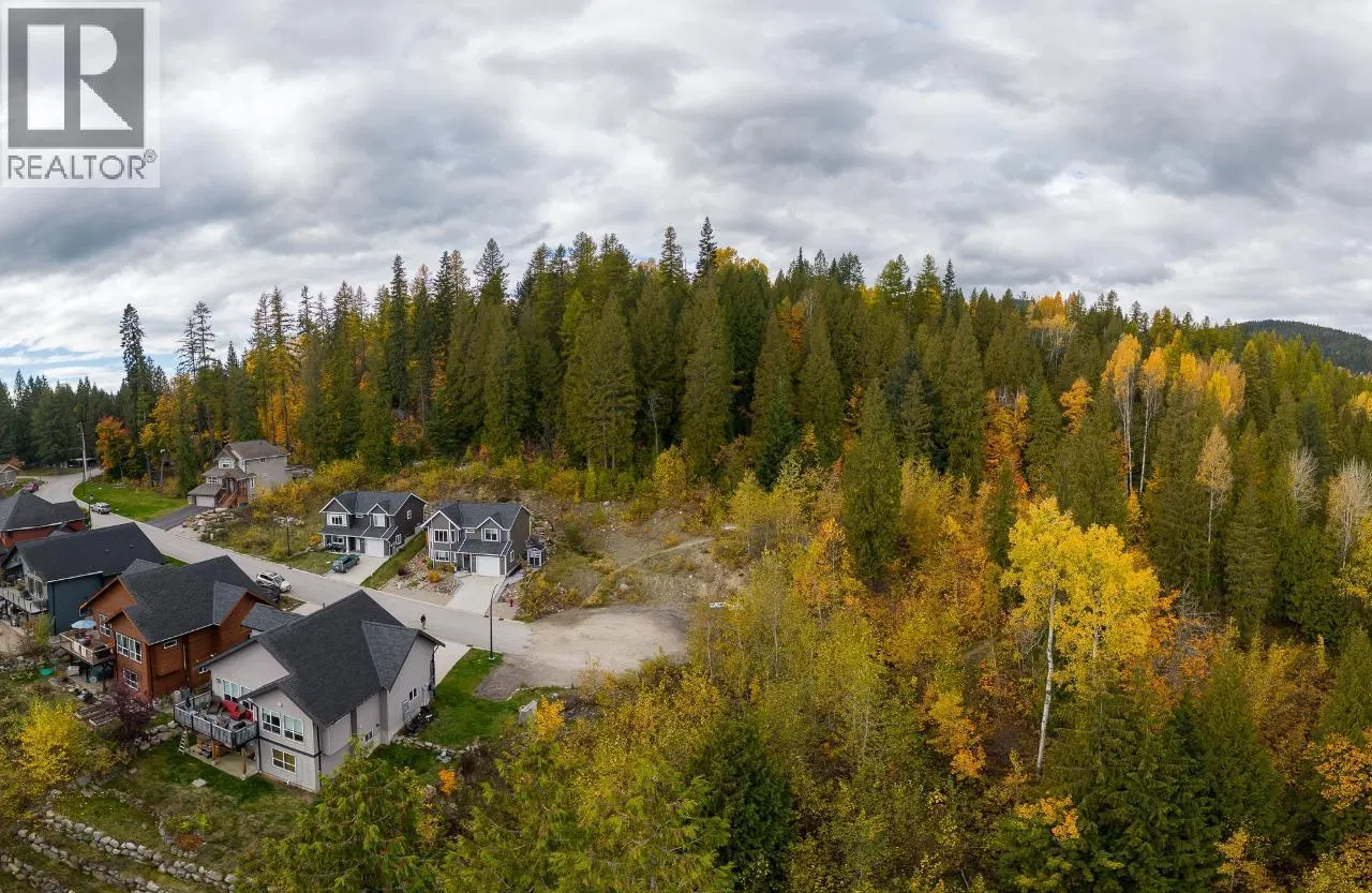 Photo 5 of 20 at 2812 CEDAR Crescent