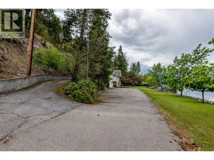 Photo 5 of 16 at #13 – 9990 Eastside Road