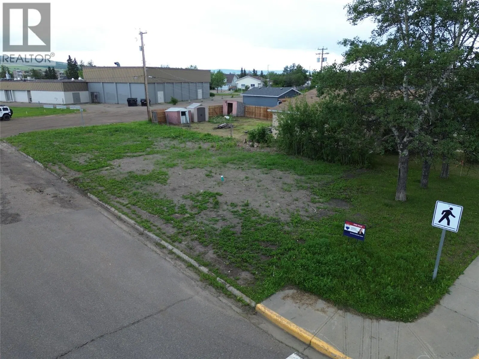 Photo 3 of 7 at 1201 105 Avenue