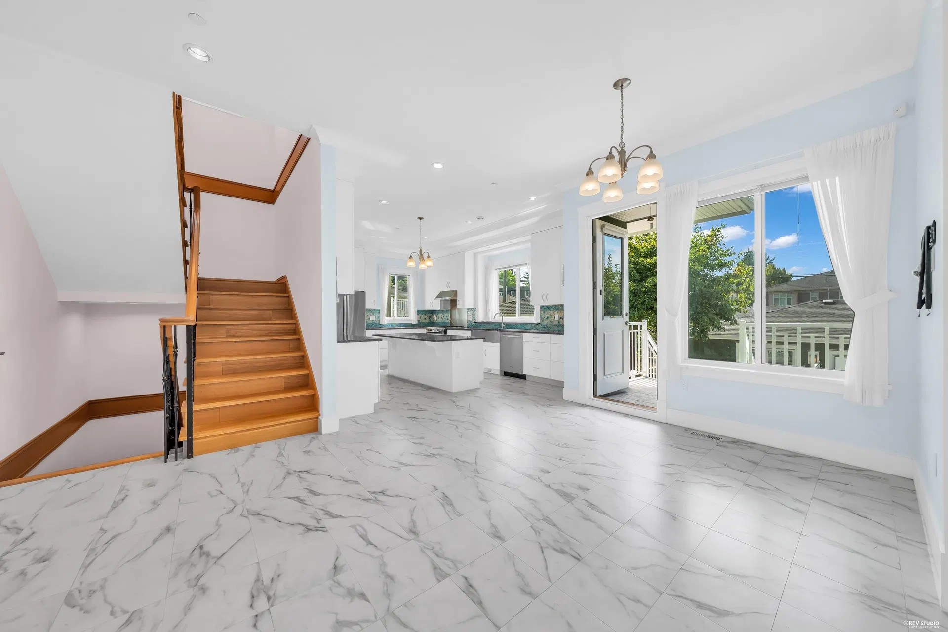 Photo 4 of 30 at 2246 W 22nd Avenue