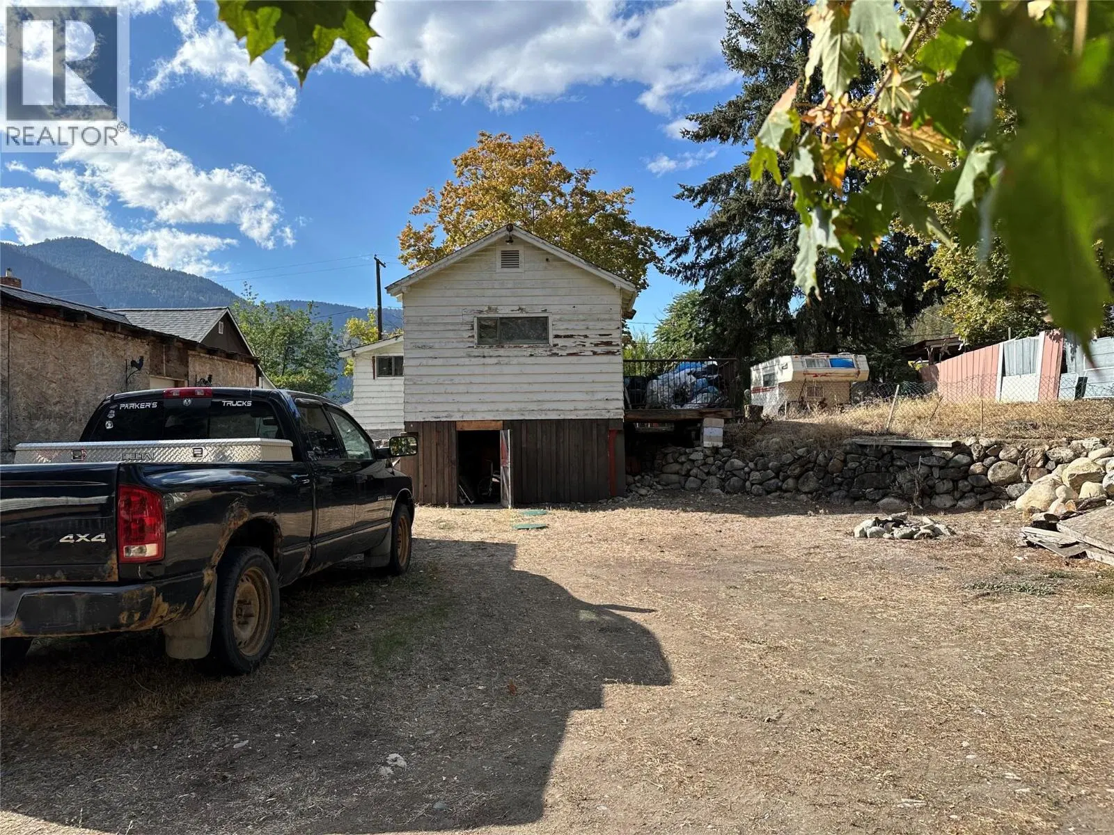 Photo 5 of 12 at 959 Cawston Avenue
