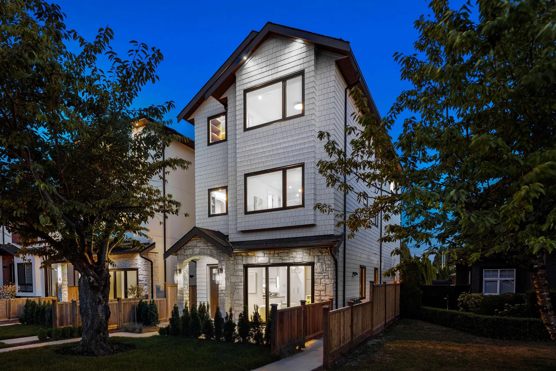 #2 – 6682 Napier Street
