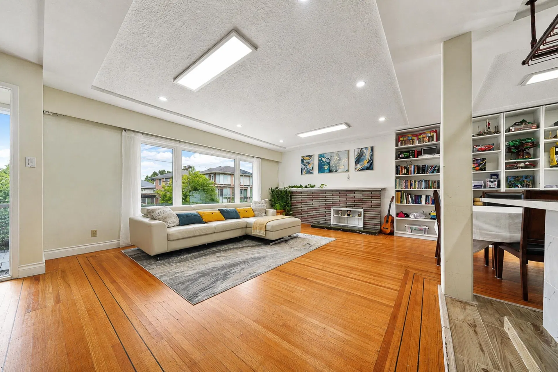 Photo 5 of 40 at 8260 Elsmore Road