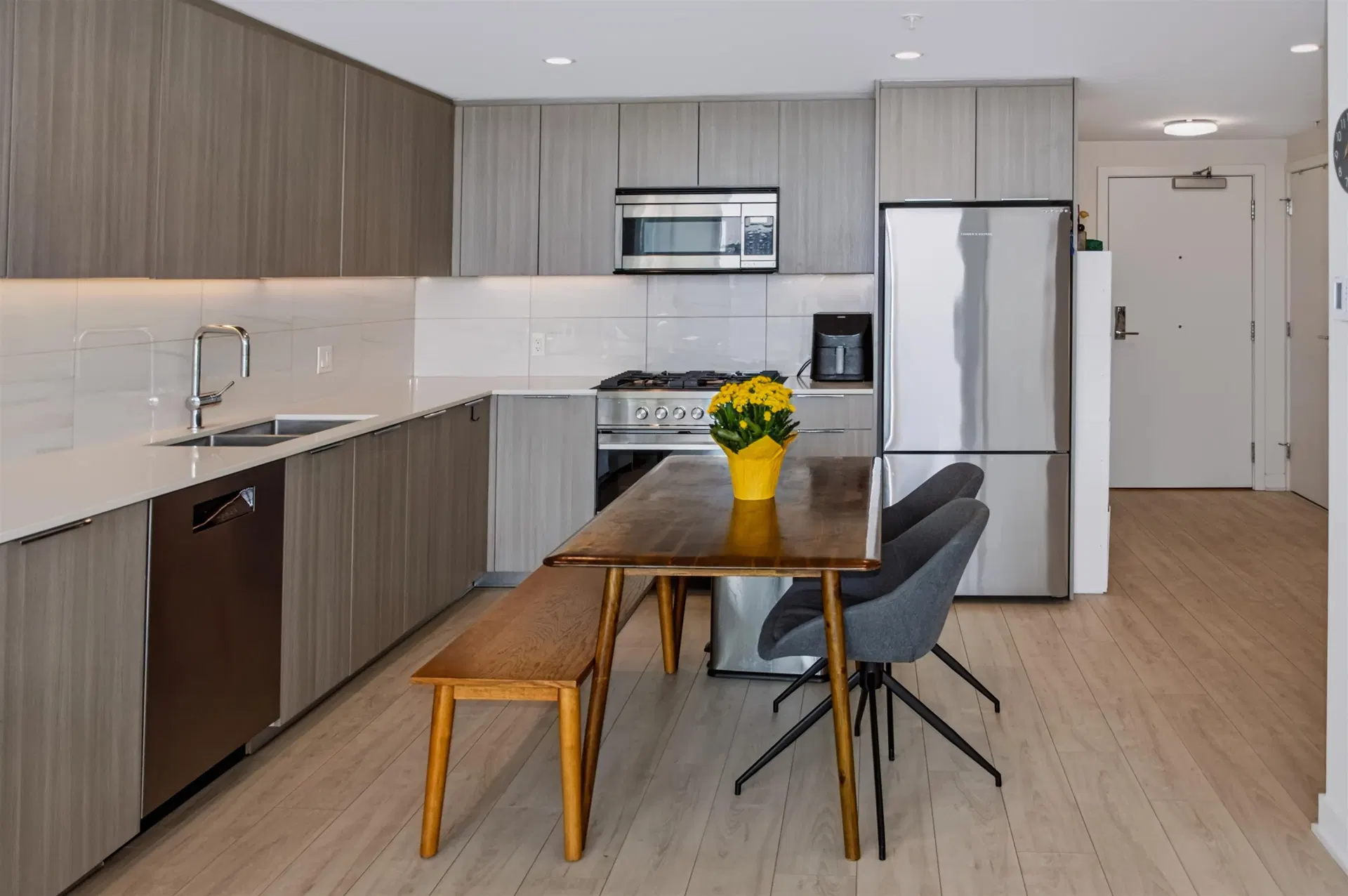 Photo 3 of 12 at #405 – 1401 Hunter Street