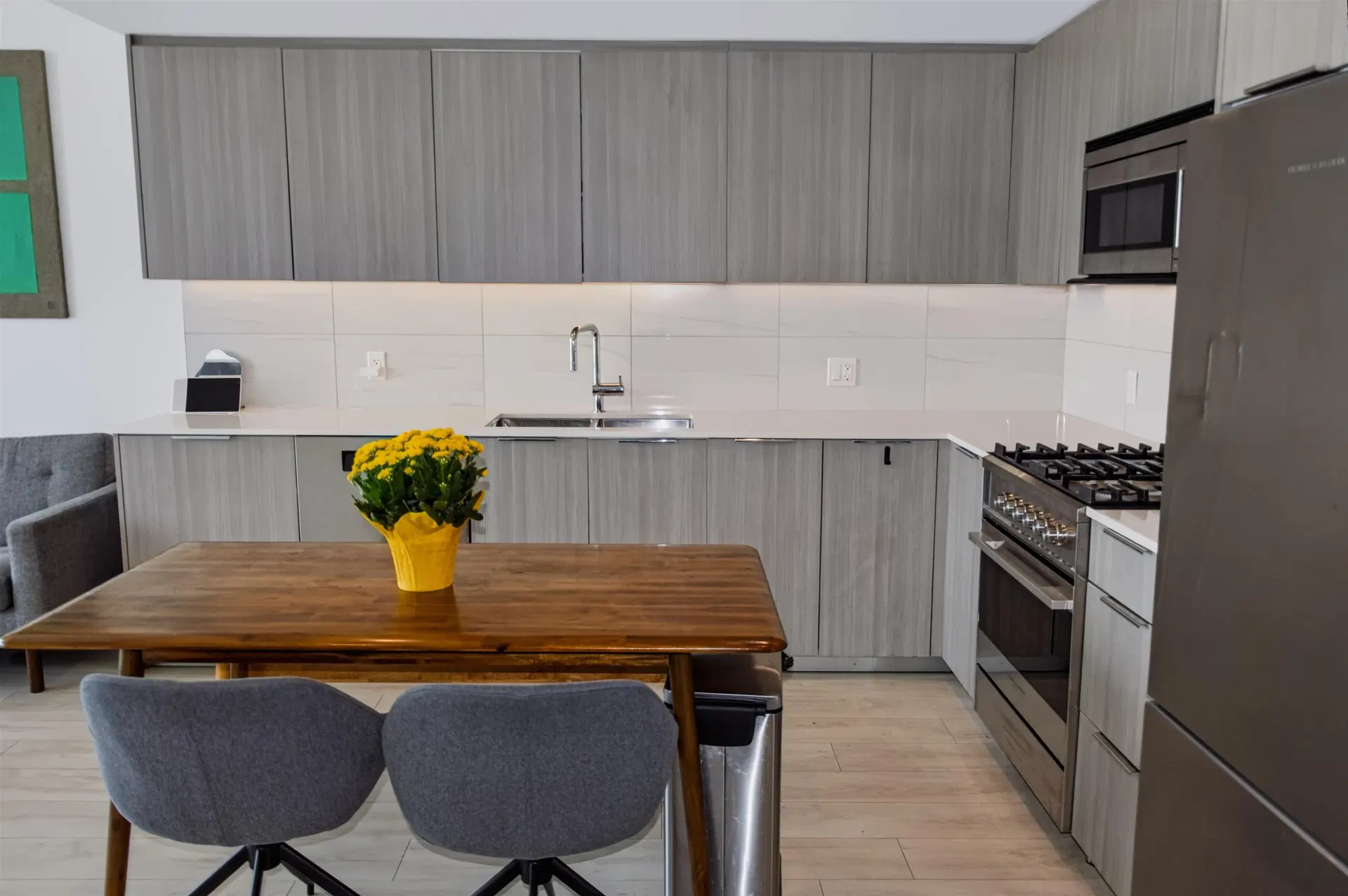 Photo 4 of 12 at #405 – 1401 Hunter Street