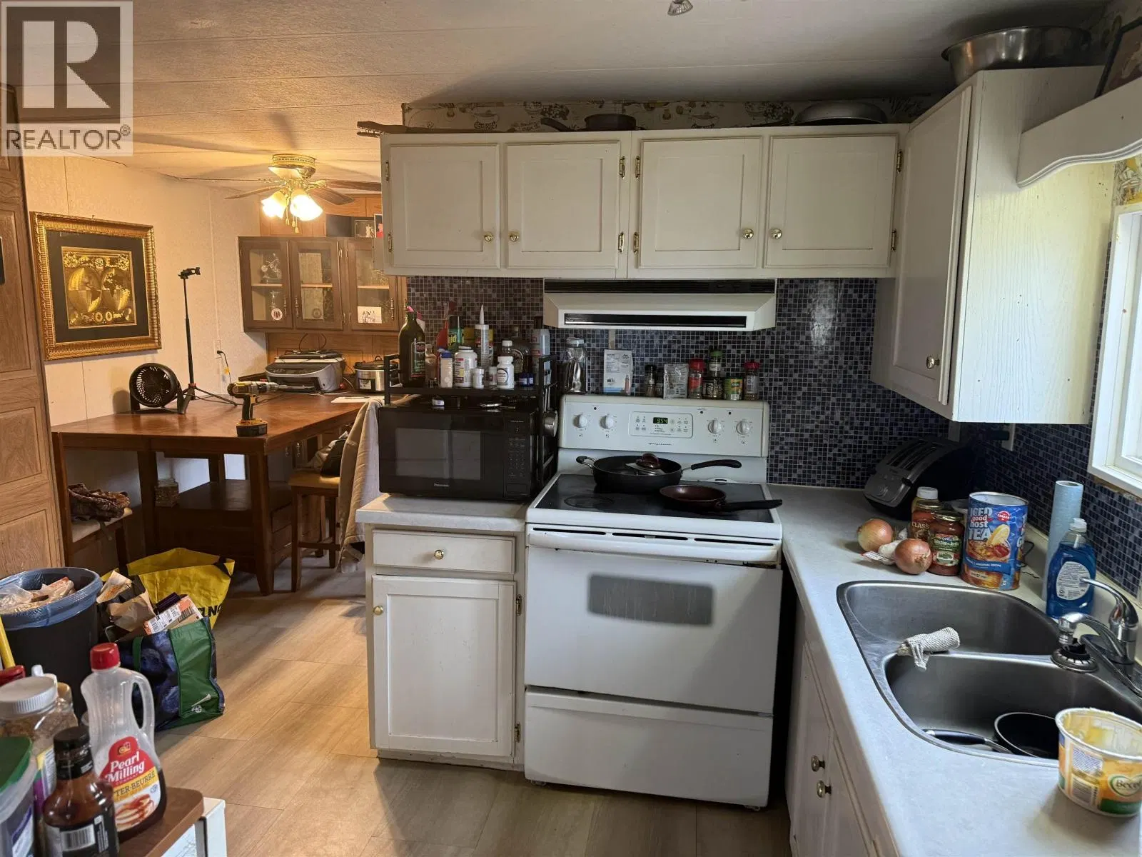 Photo 3 of 18 at 8707 75 Street