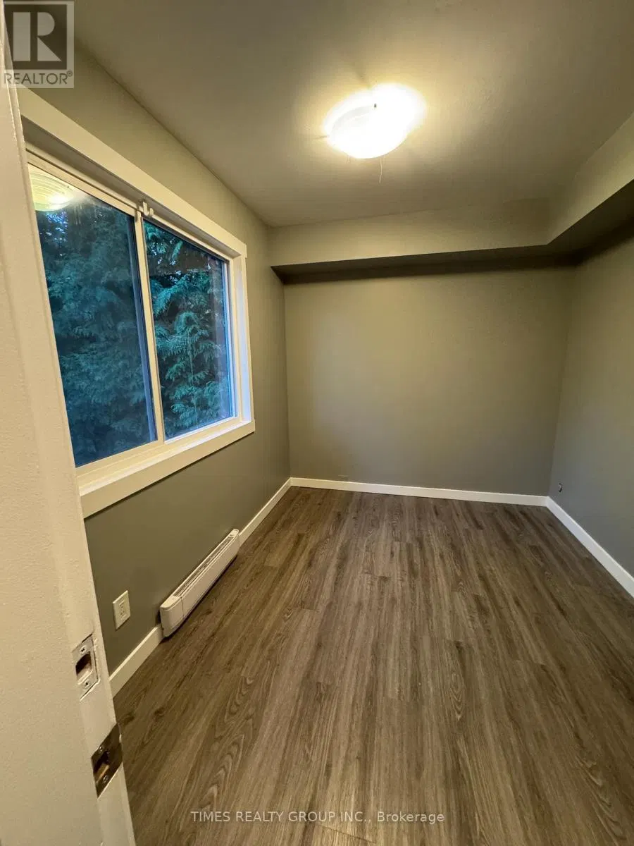 Photo 5 of 19 at 3472 Copeland Avenue