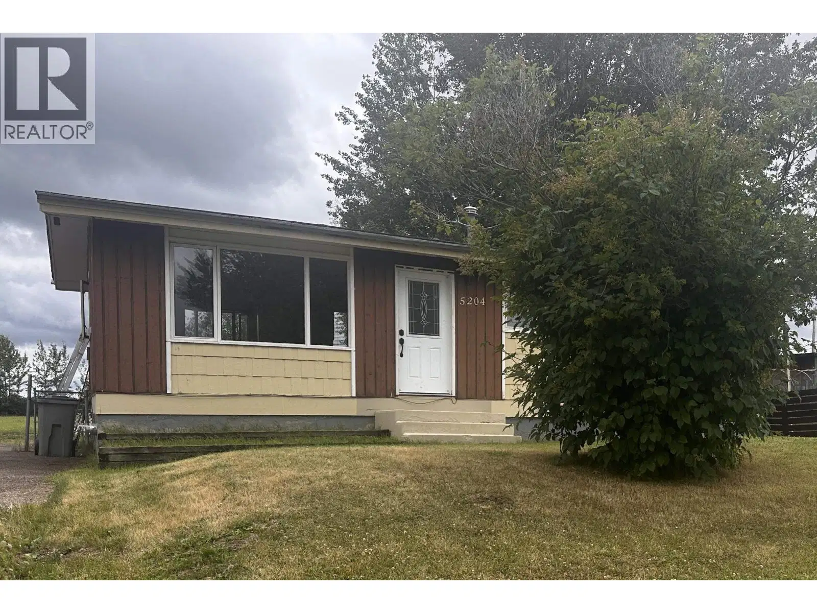 5204 TAMARACK Crescent