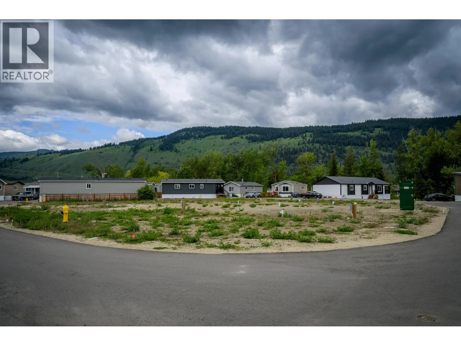 Photo 3 of 4 at #38 – 235 AYLMER Road