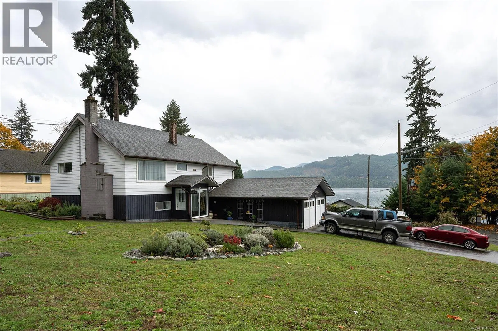 Photo 1 of 27 at 10654 Youbou Road