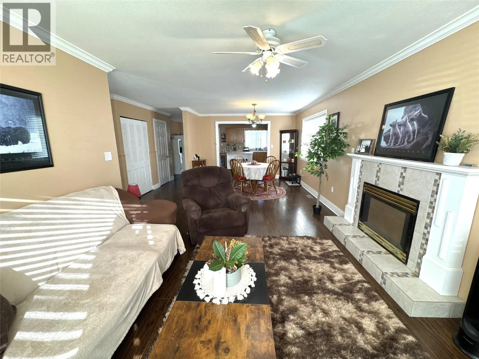 Photo 4 of 26 at 2313 Clapperton Avenue