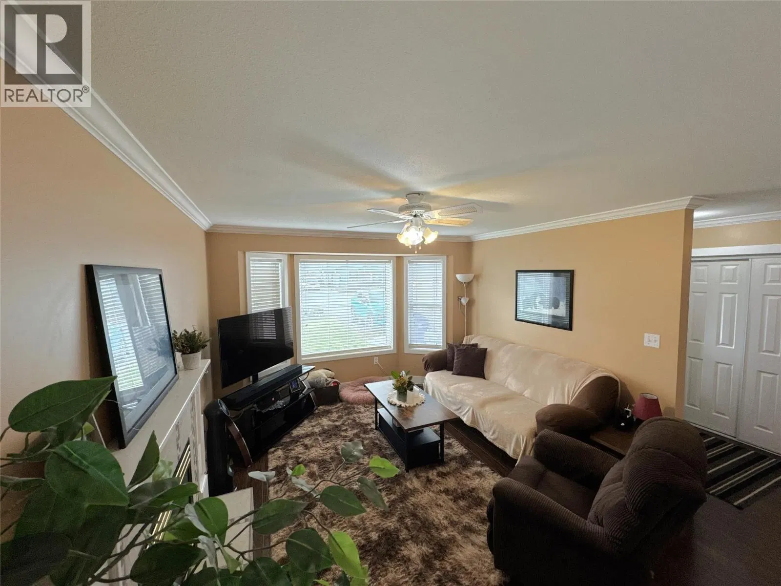 Photo 5 of 26 at 2313 Clapperton Avenue