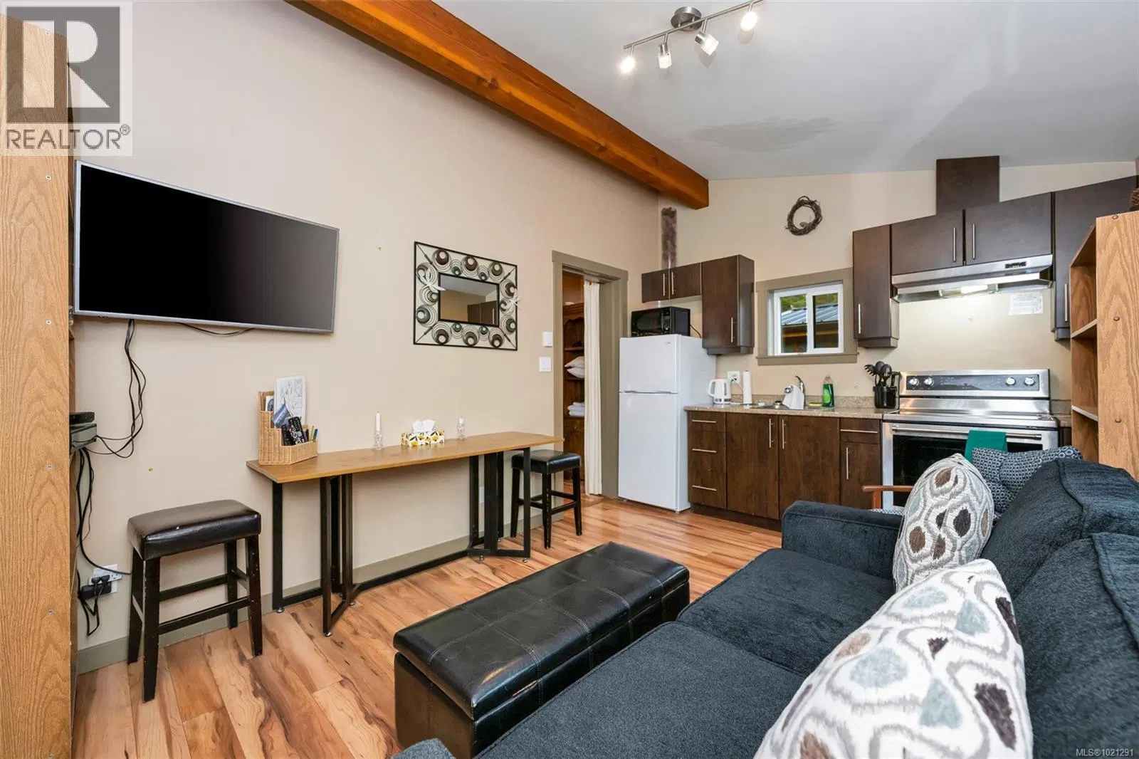 Photo 4 of 14 at #10 – 6574 Baird Road