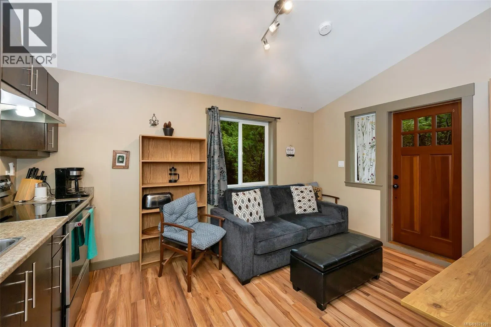 Photo 5 of 14 at #10 – 6574 Baird Road