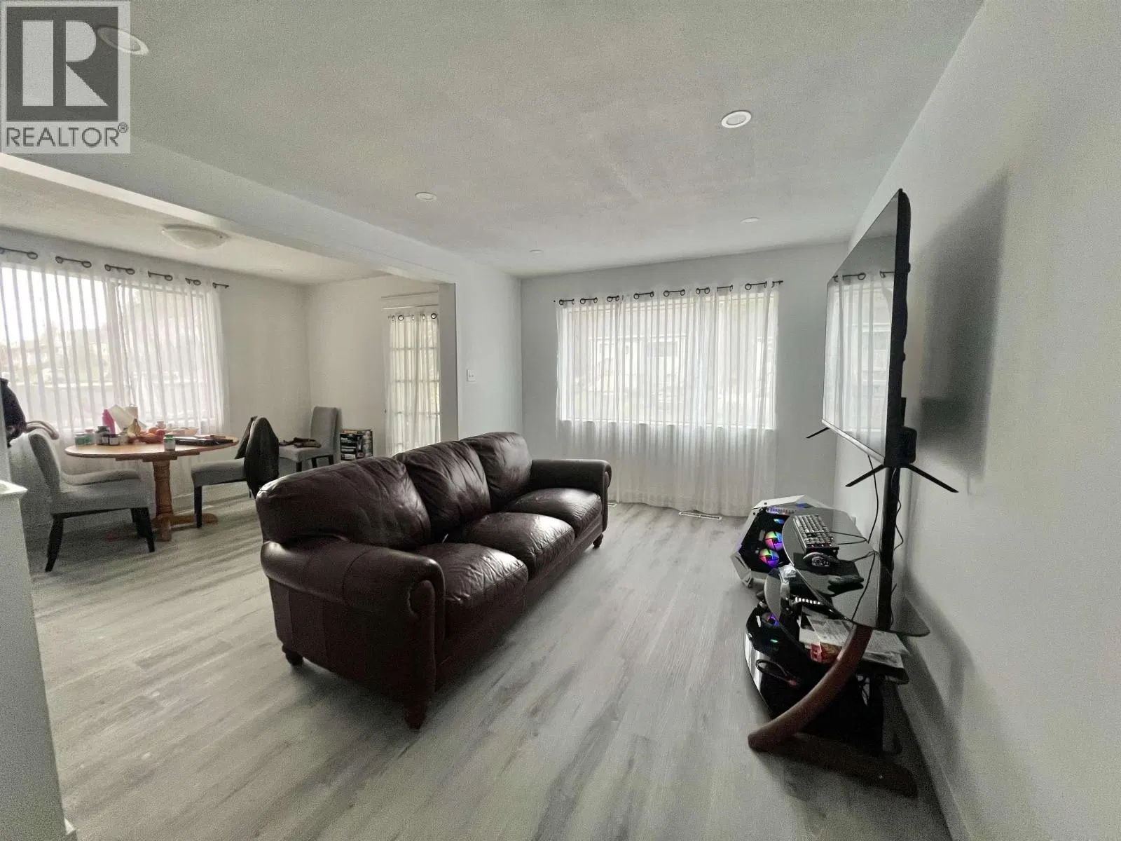 Photo 5 of 10 at 1532 8TH Avenue