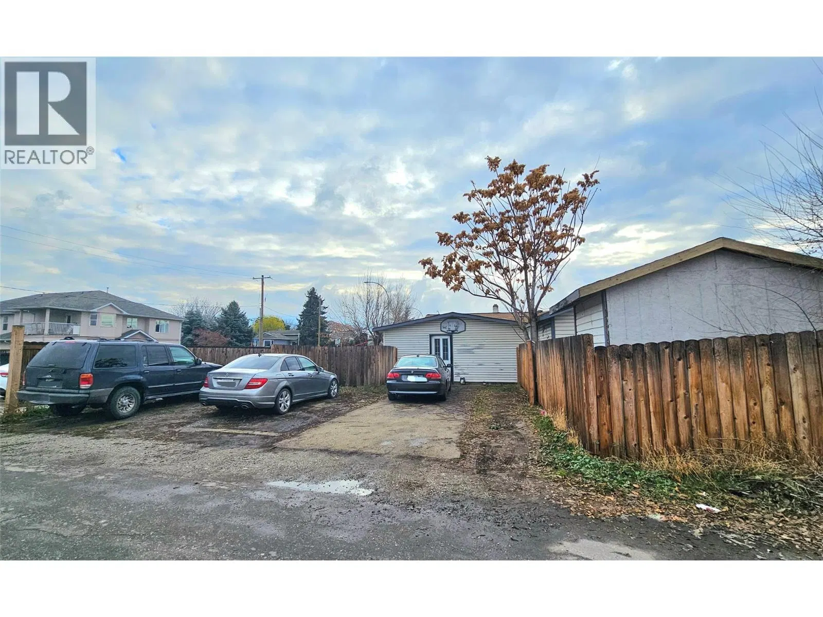 Photo 4 of 17 at 894 Morrison Avenue