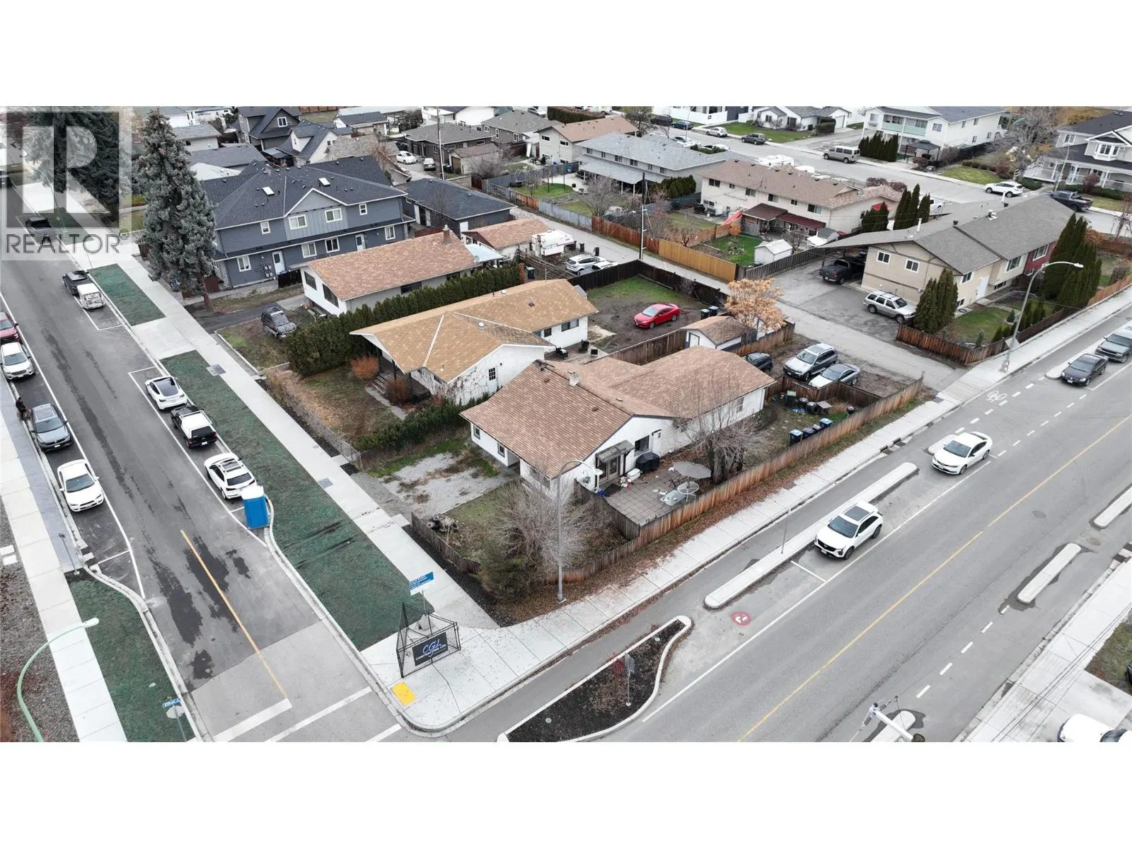 Photo 5 of 17 at 894 Morrison Avenue
