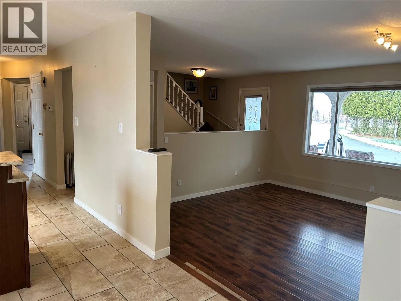 Photo 3 of 13 at 1220 MUNSON Avenue