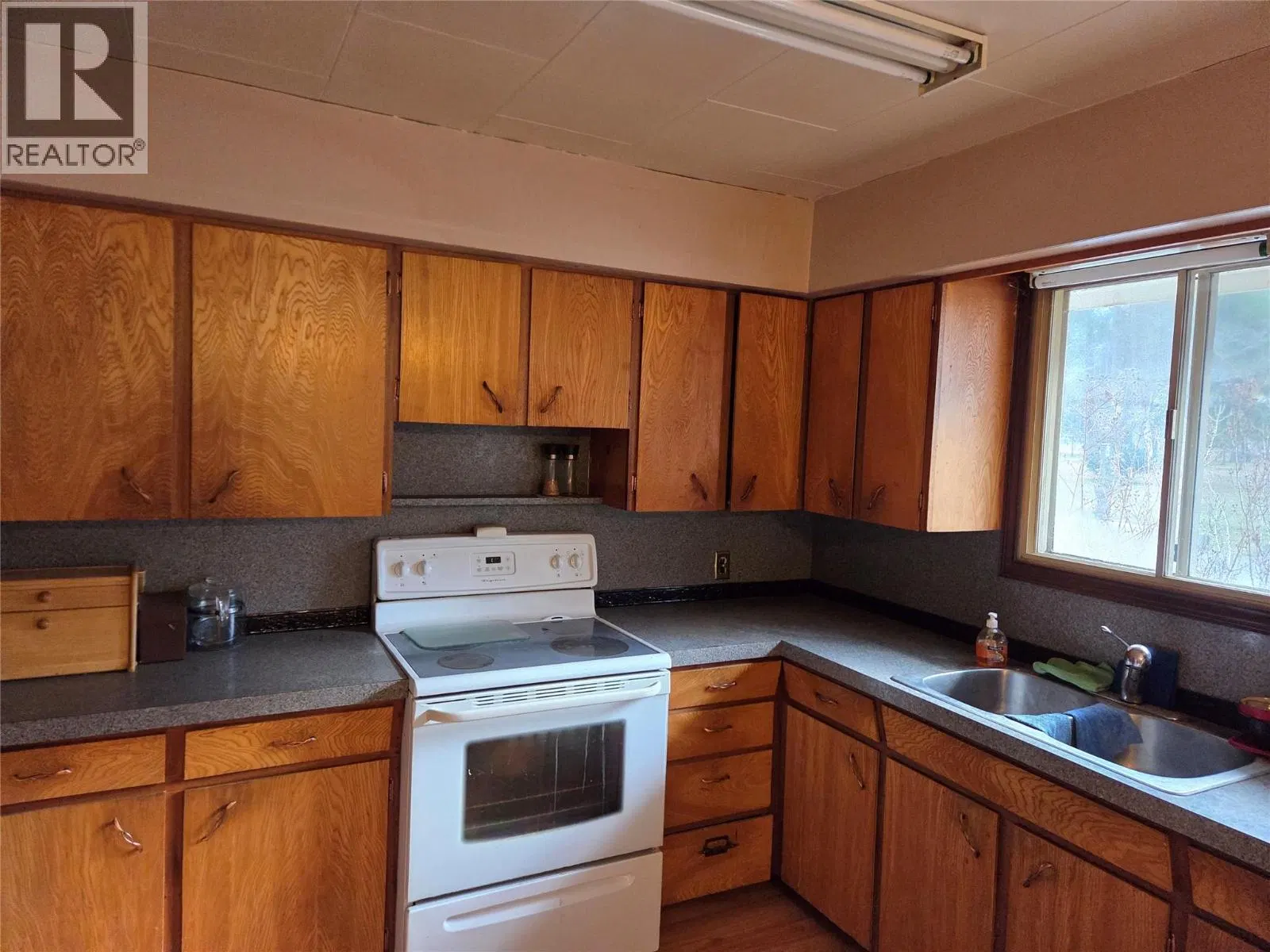 Photo 3 of 15 at 512 12th Avenue