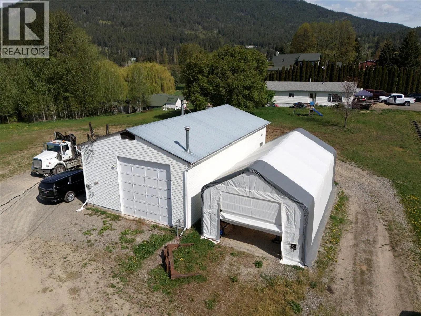 Photo 4 of 16 at 105 36 Avenue