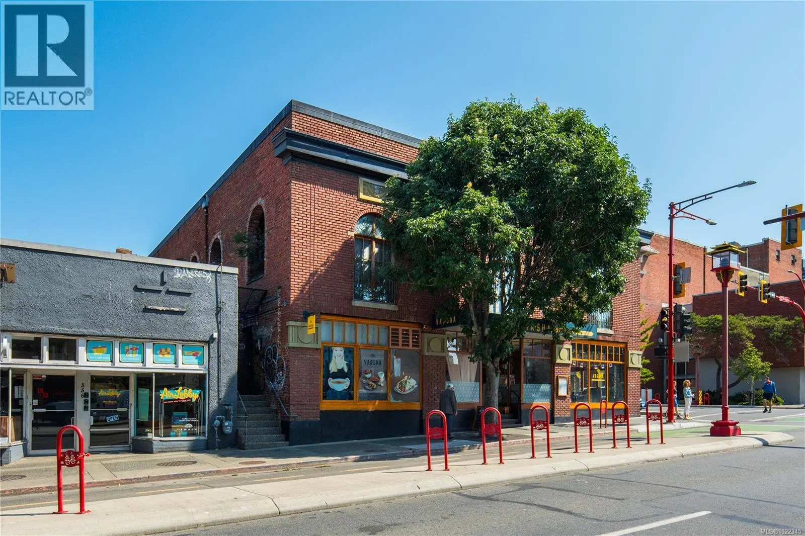 Photo 2 of 33 at #204 – 588 Pandora Avenue