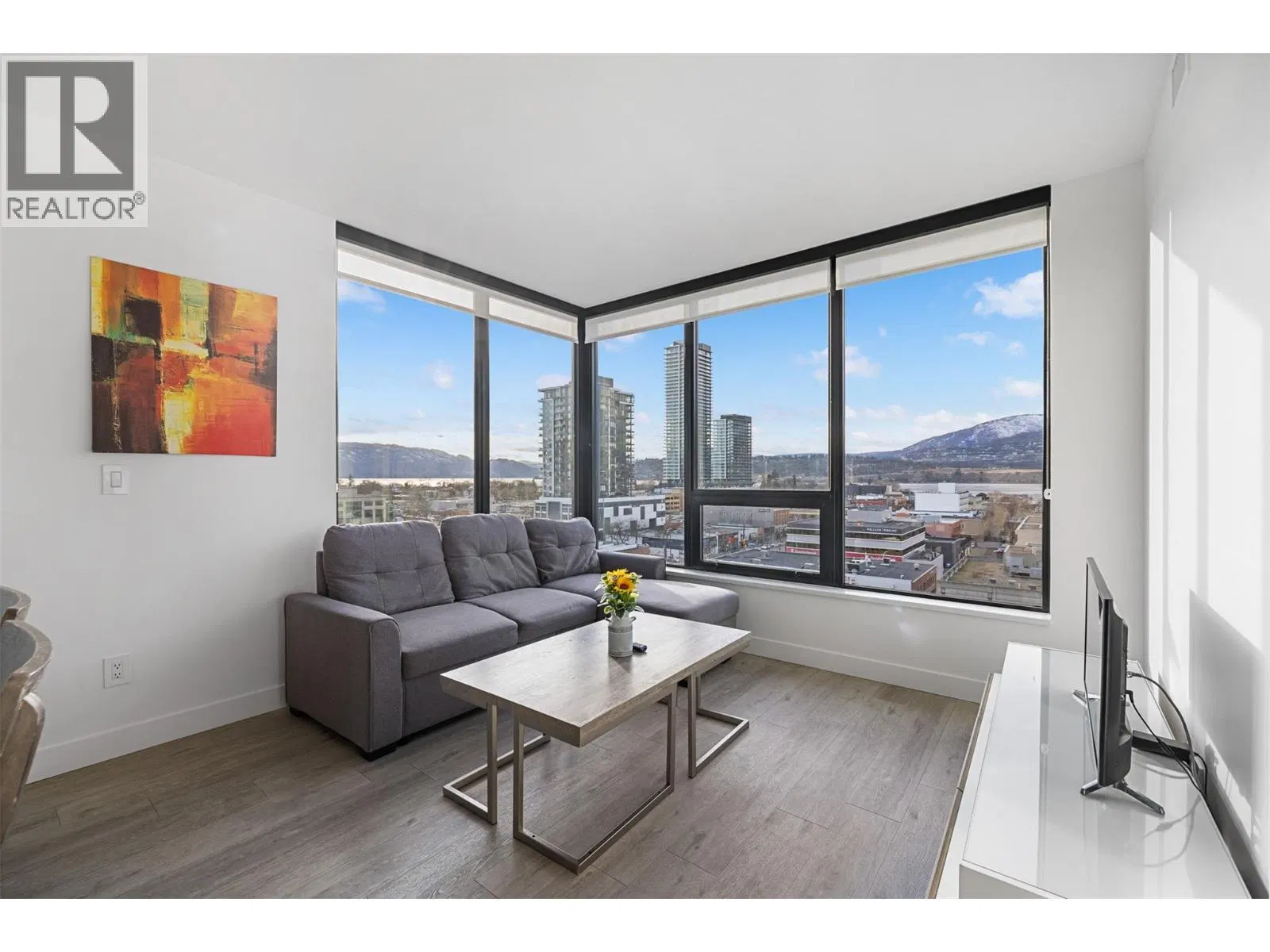 Photo 5 of 41 at #905 – 1471 St Paul Street