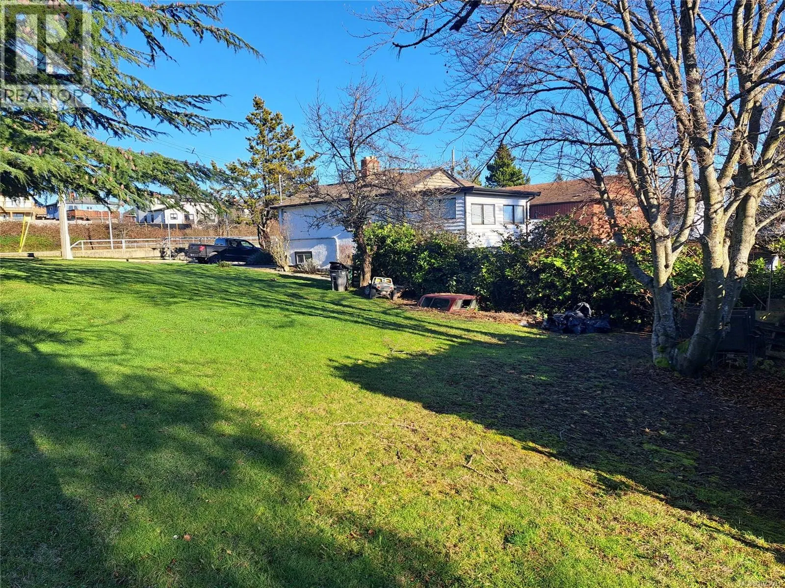 Photo 3 of 5 at 275 Battleford Avenue