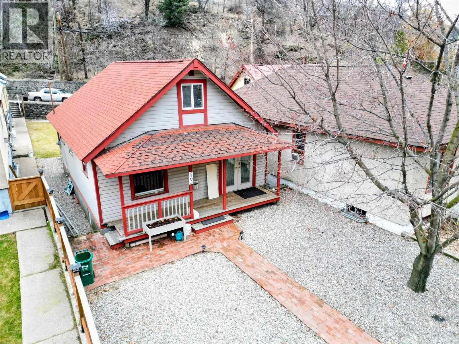 363 Rossland Avenue