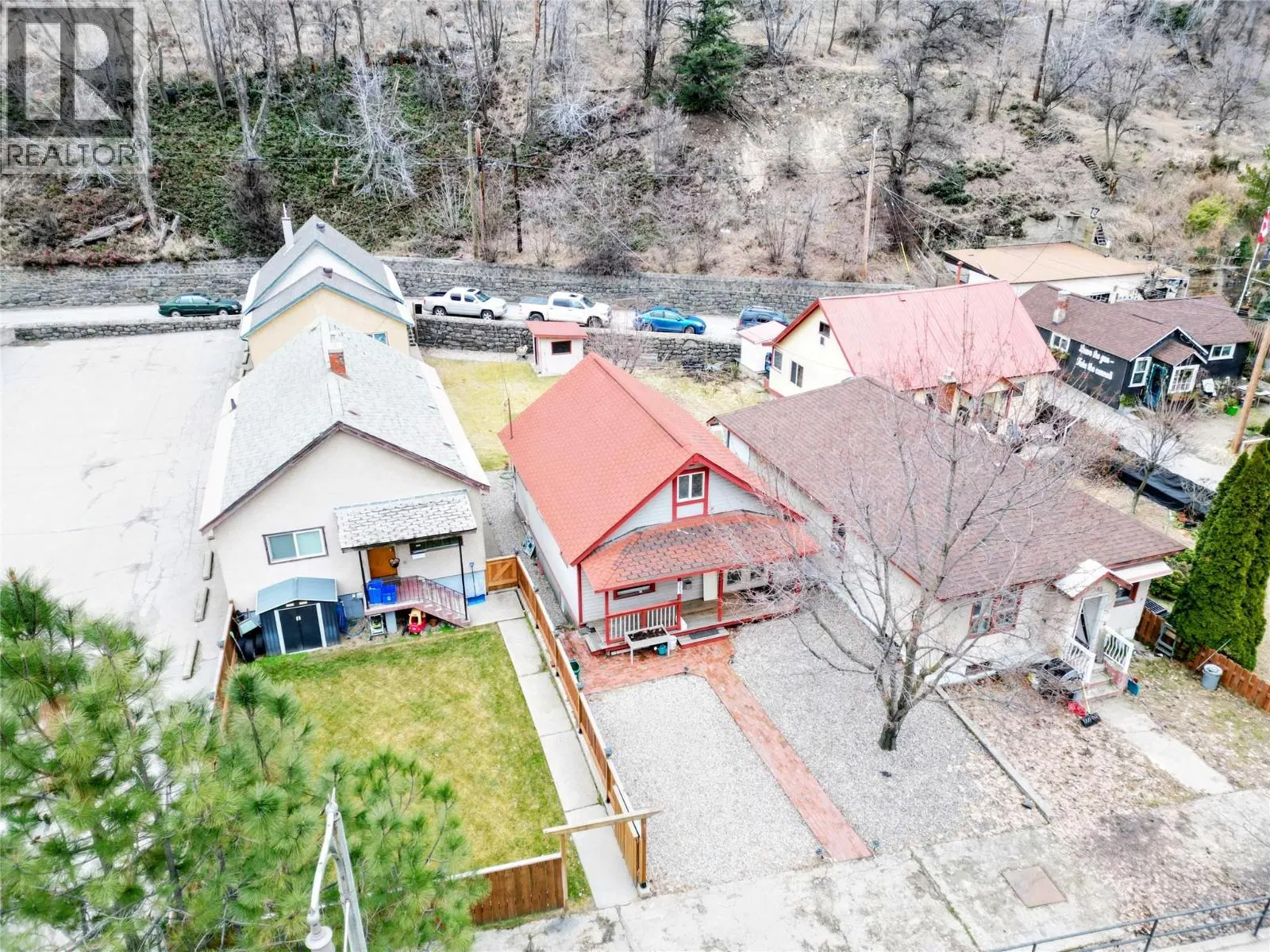Photo 2 of 20 at 363 Rossland Avenue