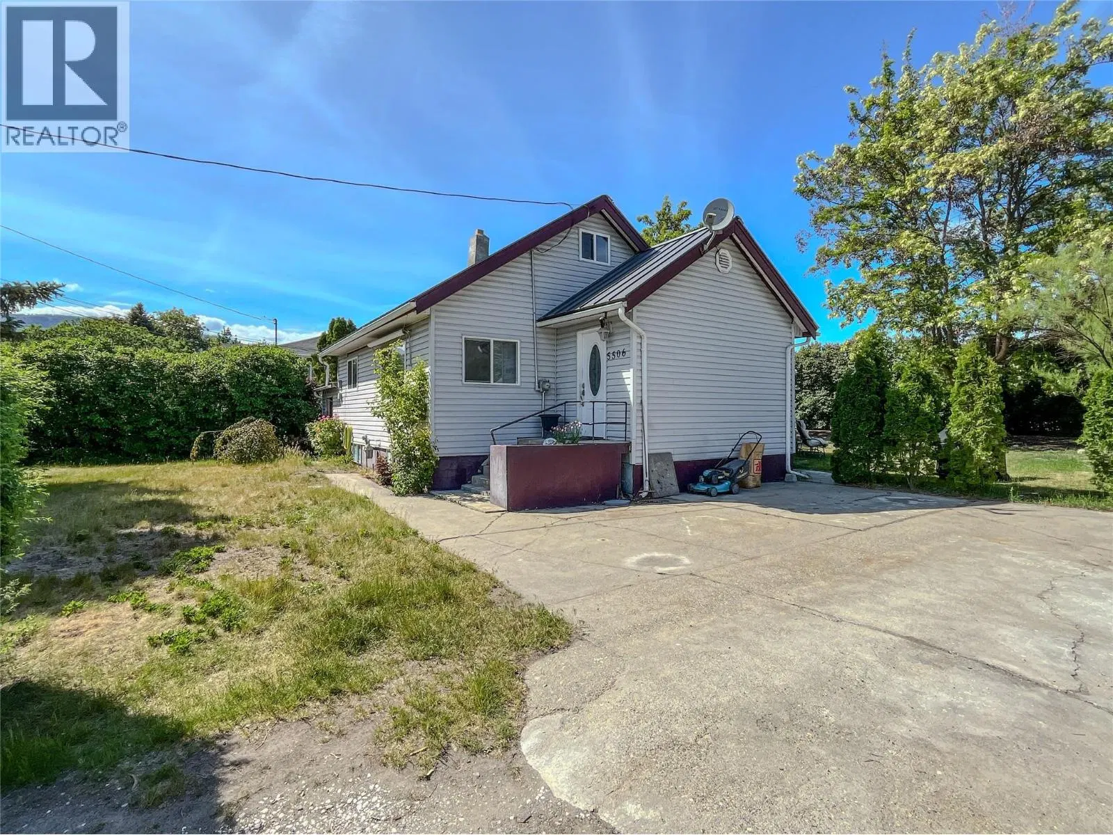 Photo 2 of 23 at 5506 Jackpine Lane