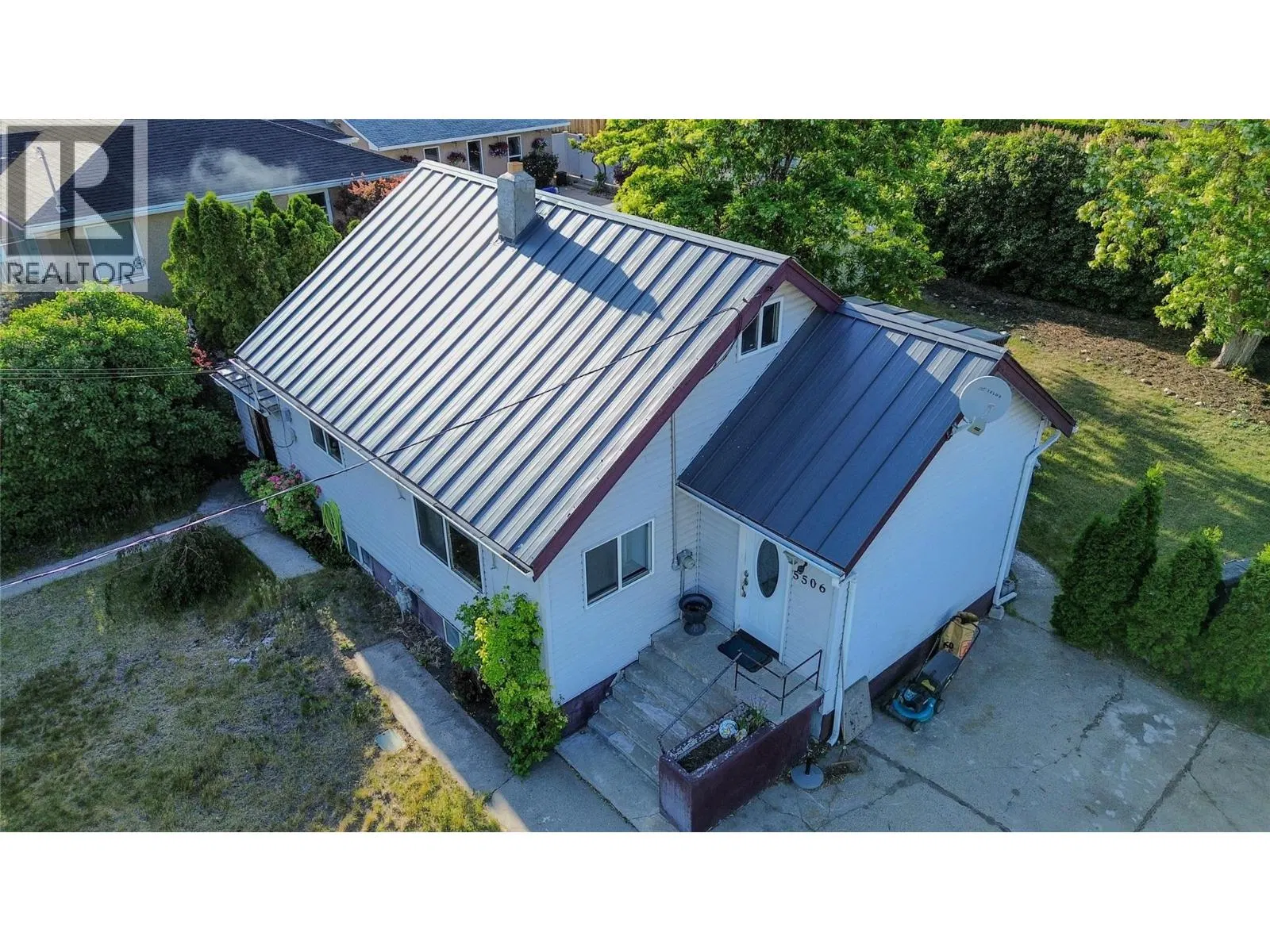 Photo 4 of 23 at 5506 Jackpine Lane