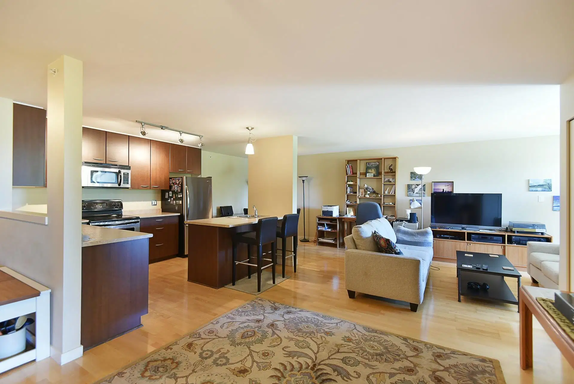 #403 – 5631 Inlet Avenue
