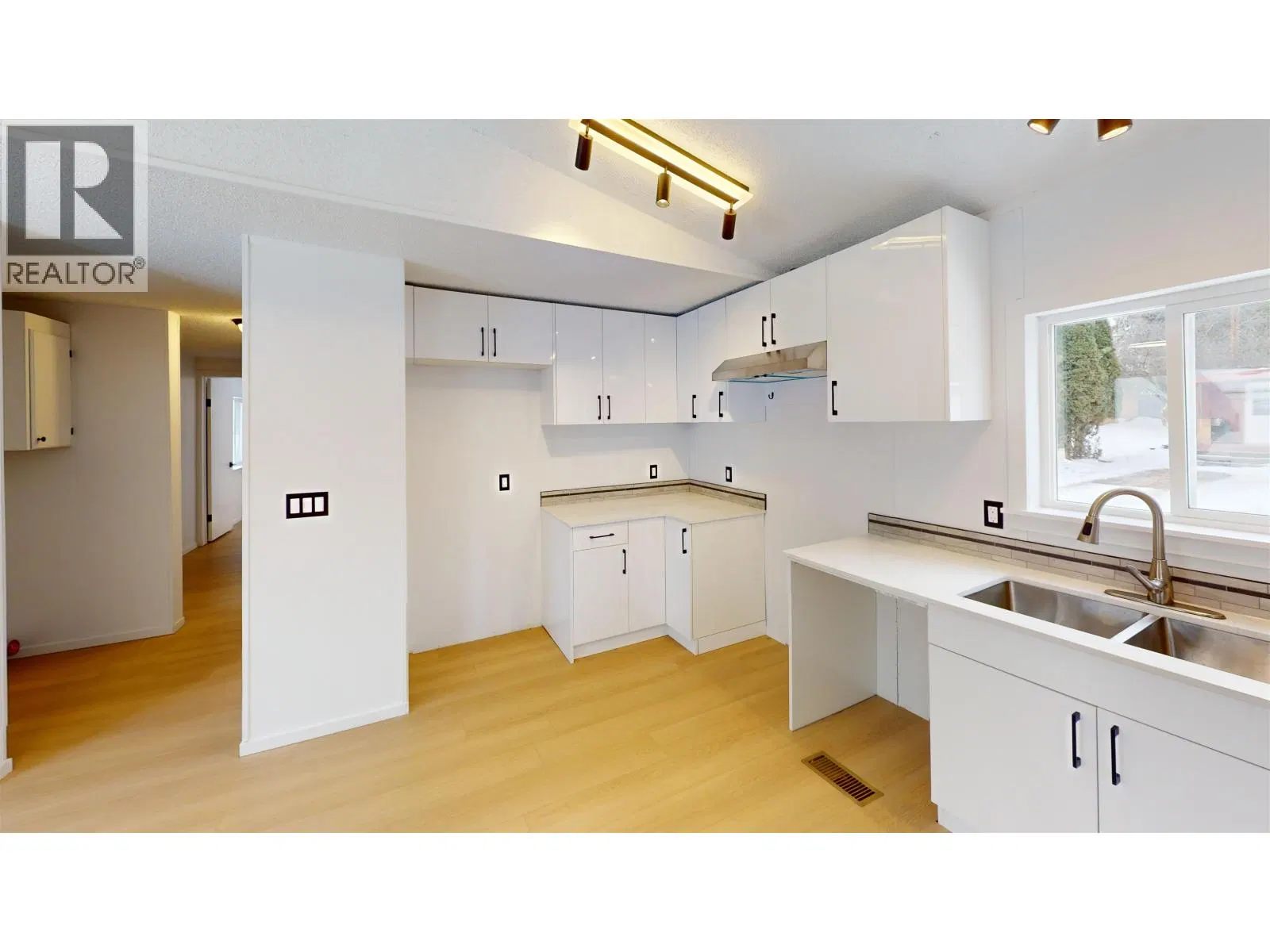 Photo 4 of 29 at #24 – 654 NORTH FRASER Drive