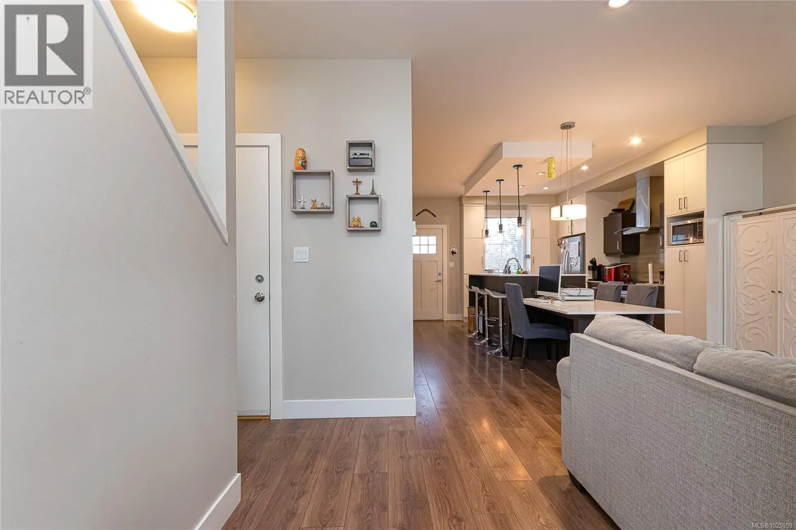 Photo 4 of 29 at #5 – 3903 Douglas Street