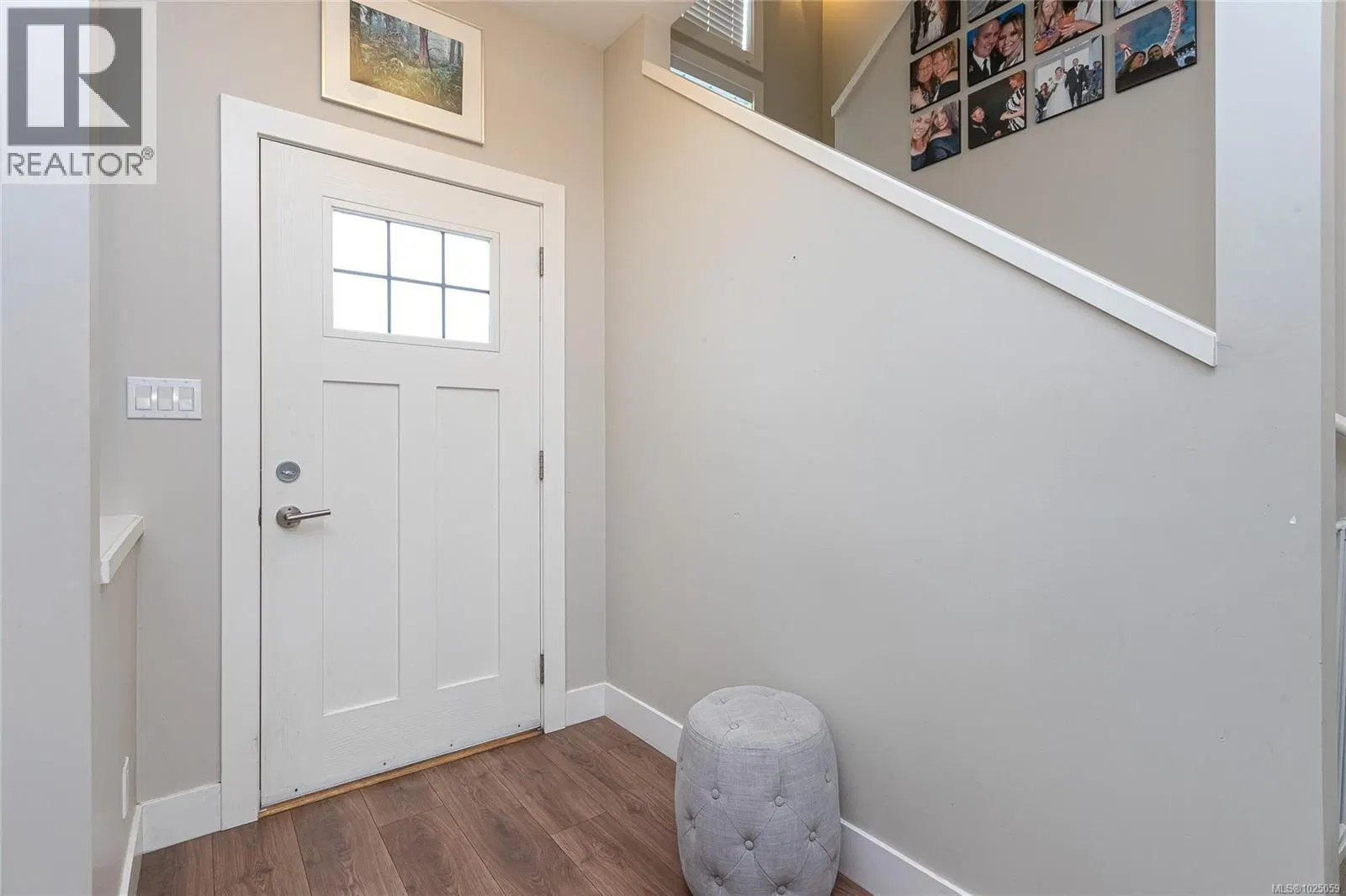 Photo 5 of 29 at #5 – 3903 Douglas Street