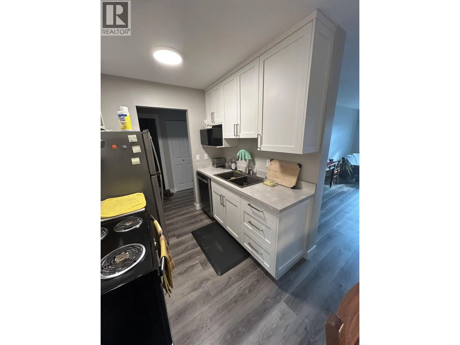 Photo 5 of 14 at #304 – 1654 10TH Avenue