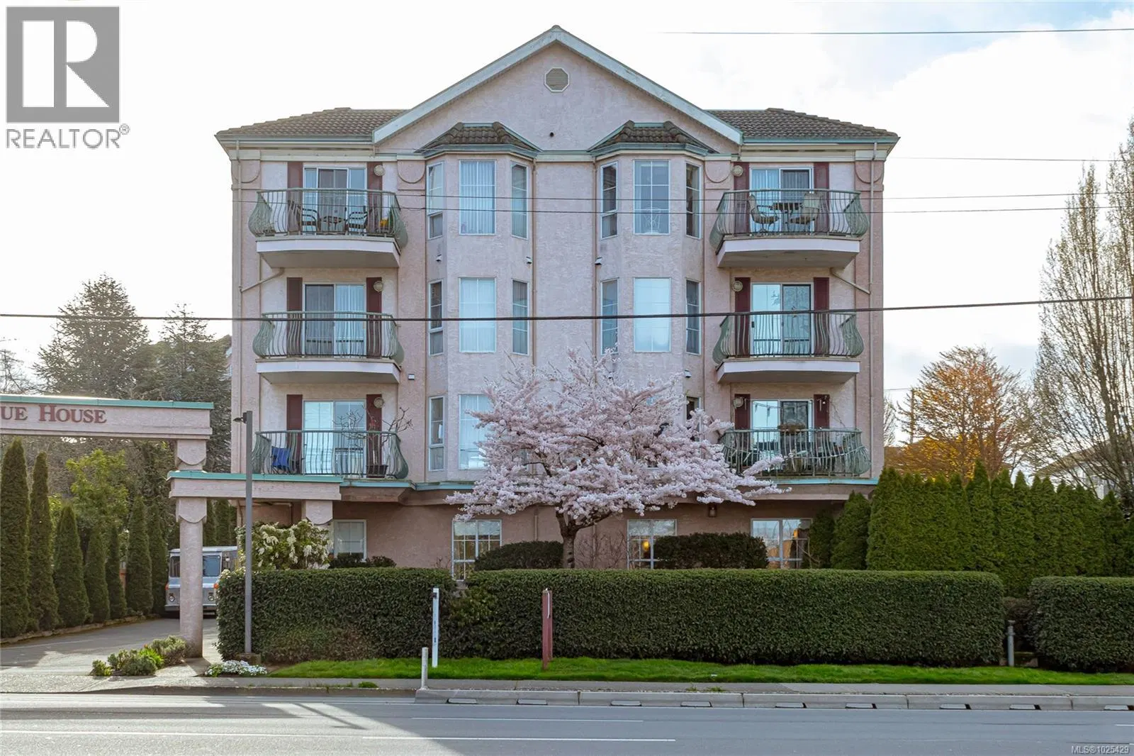 Photo 1 of 21 at #102 – 3133 Tillicum Road