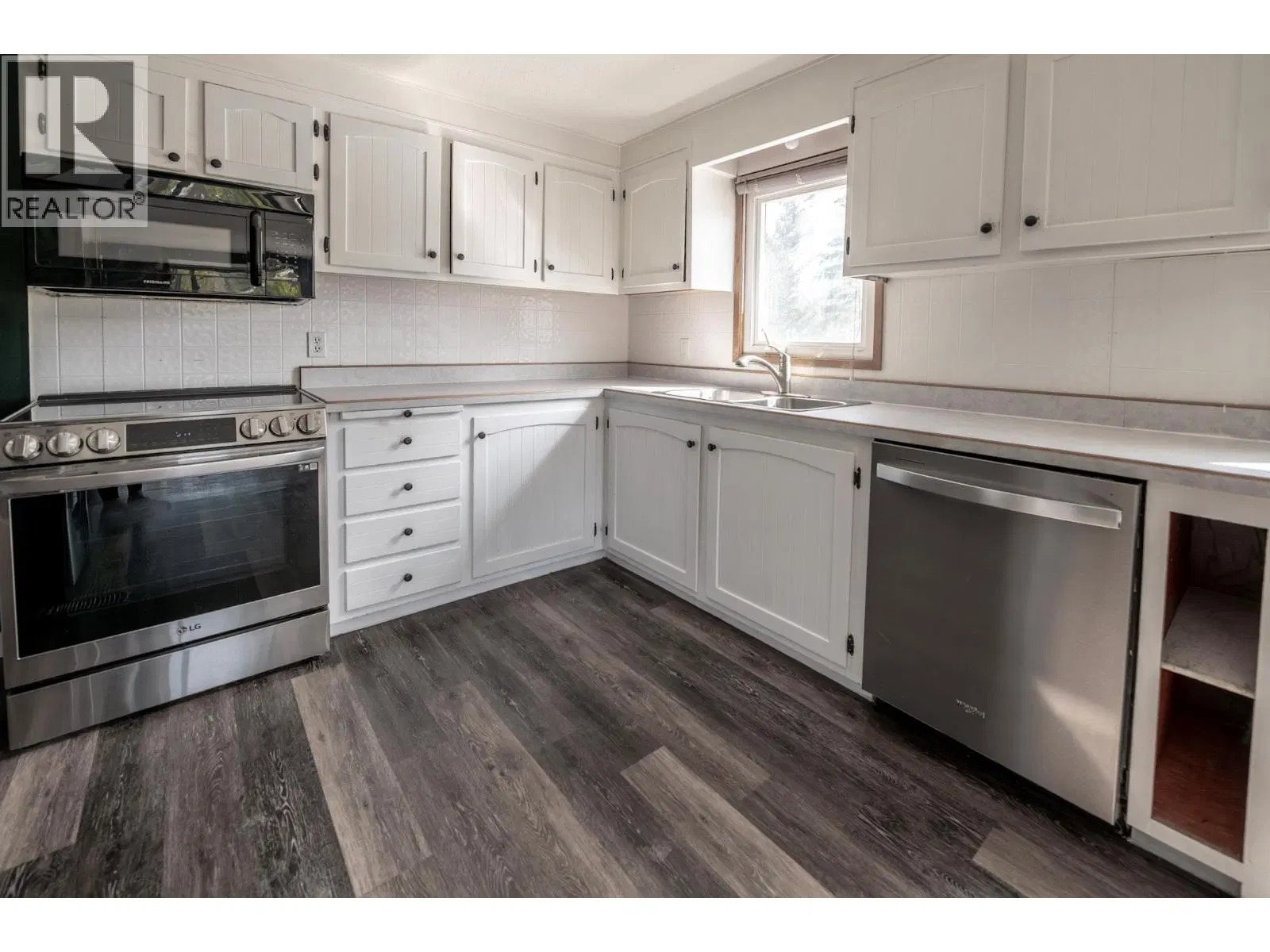 Photo 5 of 52 at 4771 BAILLIE GROHMAN Avenue